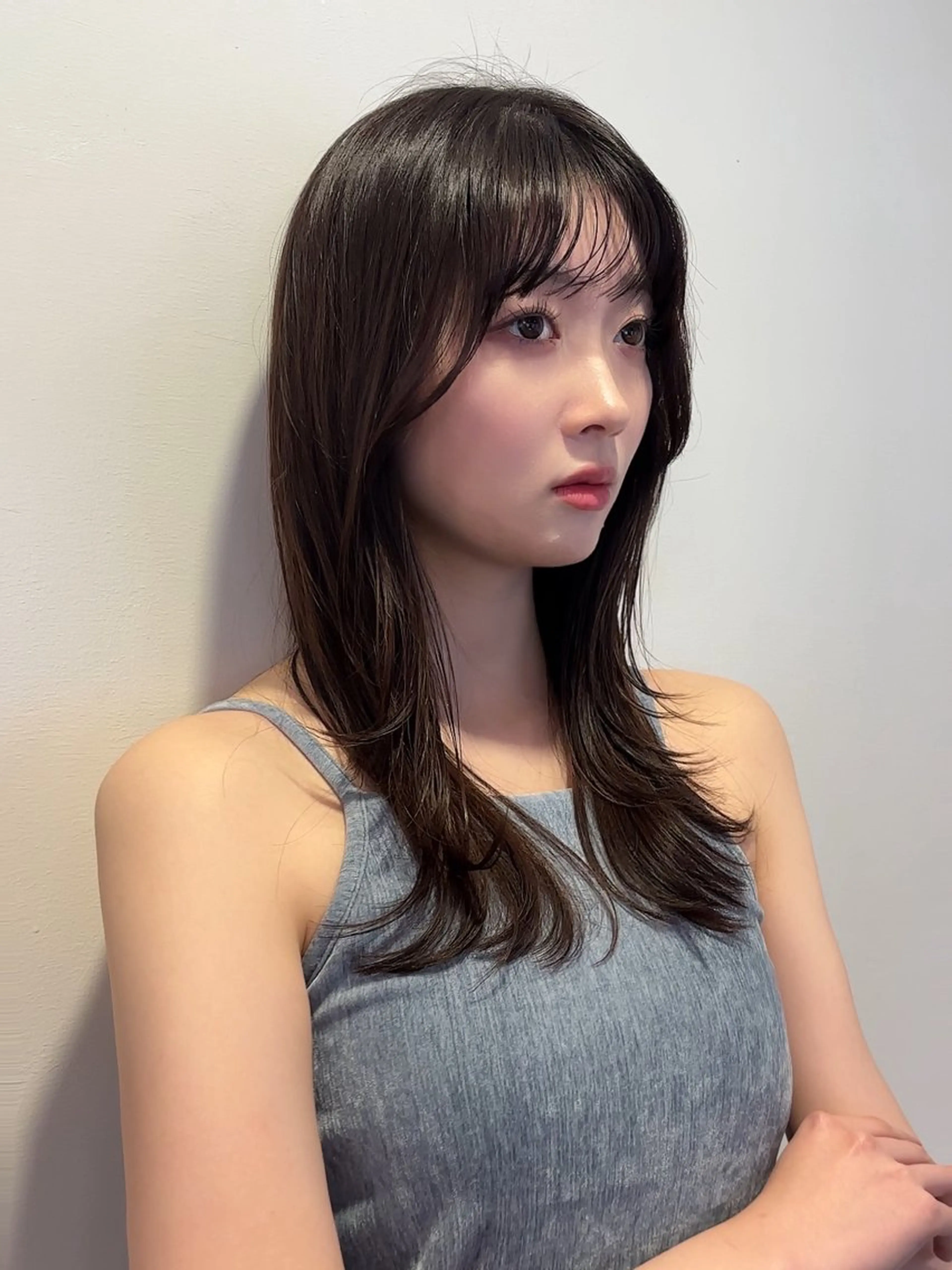 セミロング 顔まわりレイヤー 顔周りカット レイヤーカット 佐藤 芽依のヘアスタイル