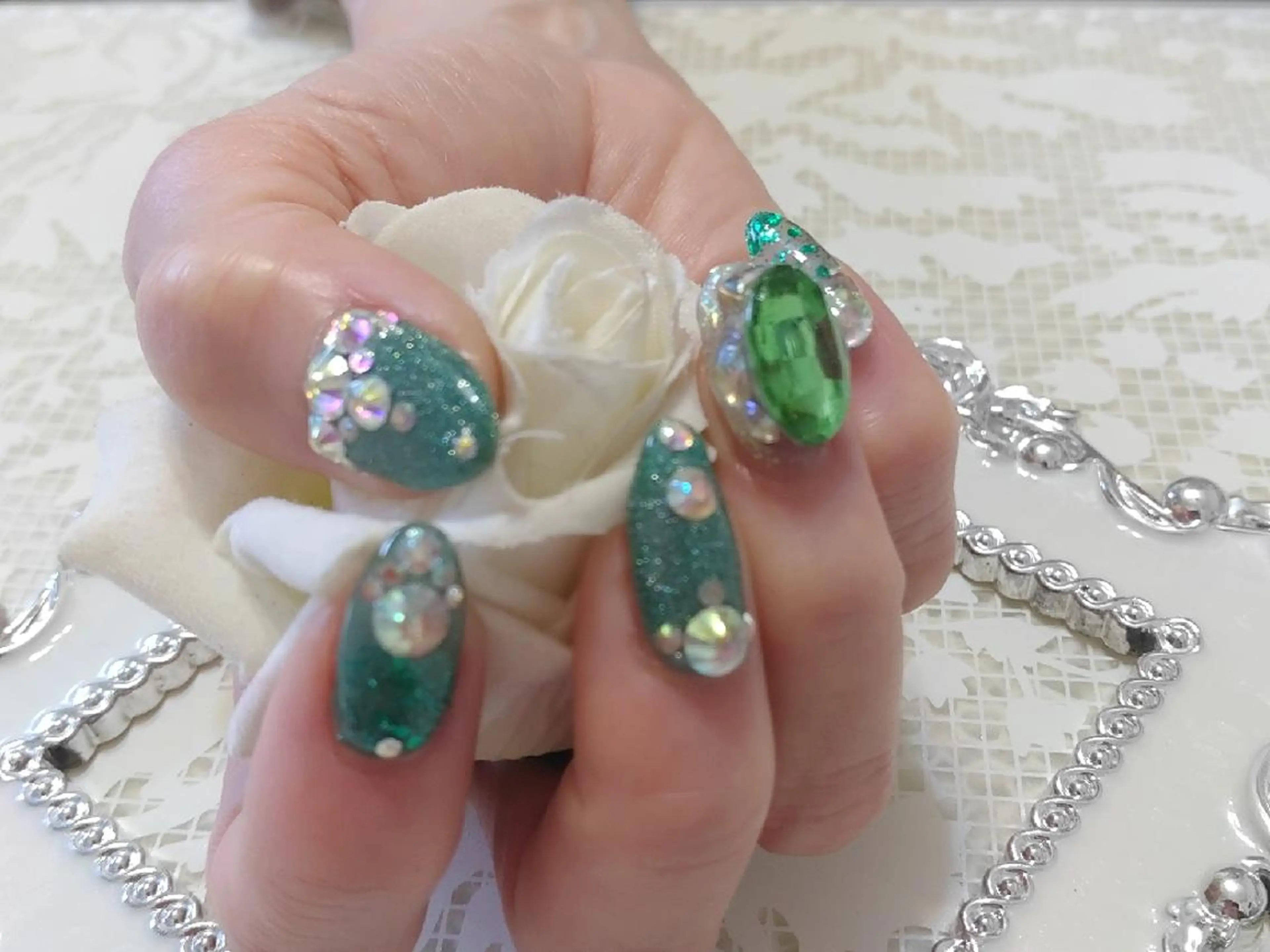 ネイル エステとネイル ローズコンフォートのネイルデザイン