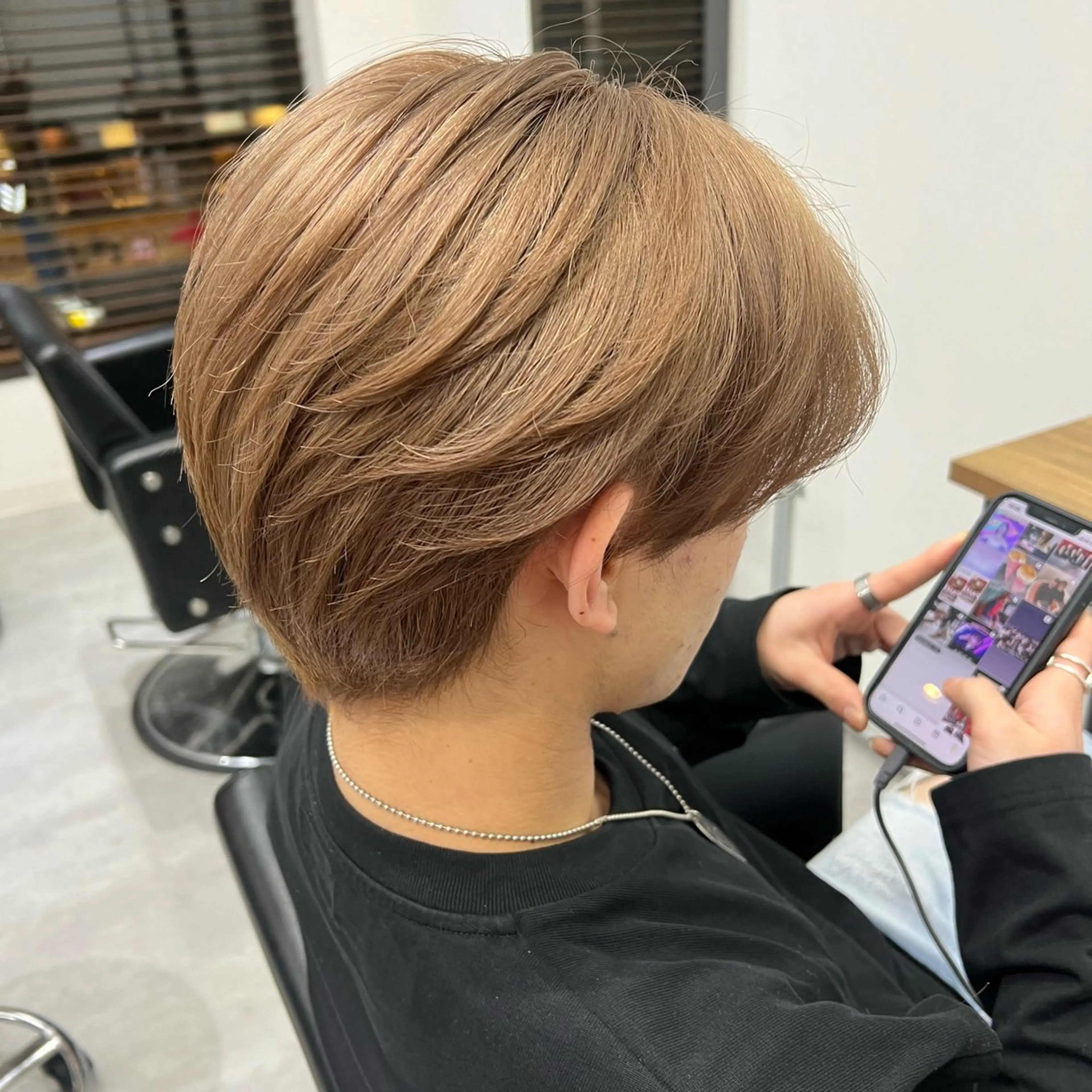 ショート カラー ベージュカラー ブリーチ 透明感カラー デザインカラー ダブルカラー いろあそび所属・ショート/ウルフ カットモデル募集のヘアスタイル