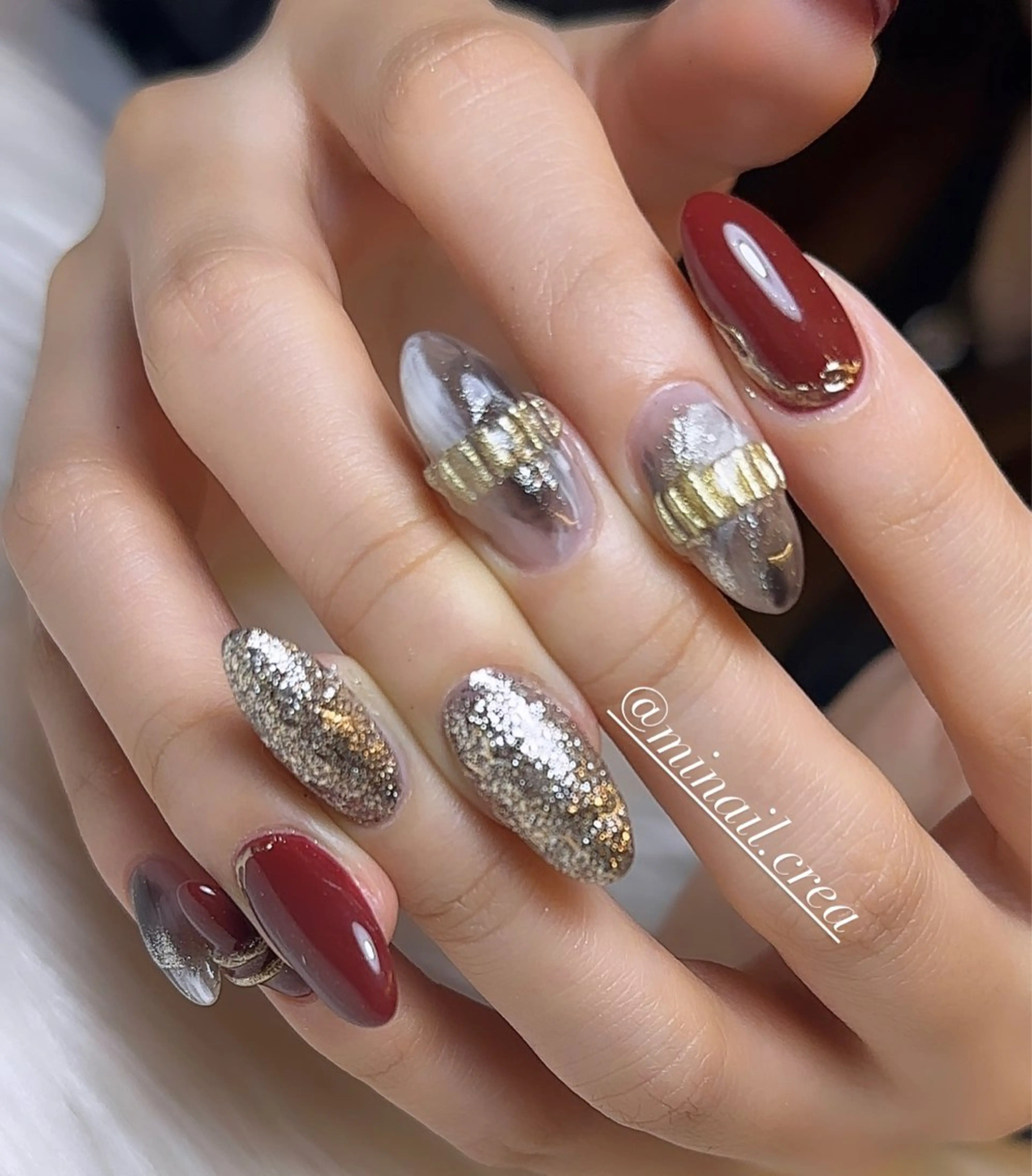 ネイル ボルドー ジェルネイル ゴールド キラキラネイル ミラーネイル ハンドネイル CRéA　-private nailsalon-所属・CReA nailのネイルデザイン