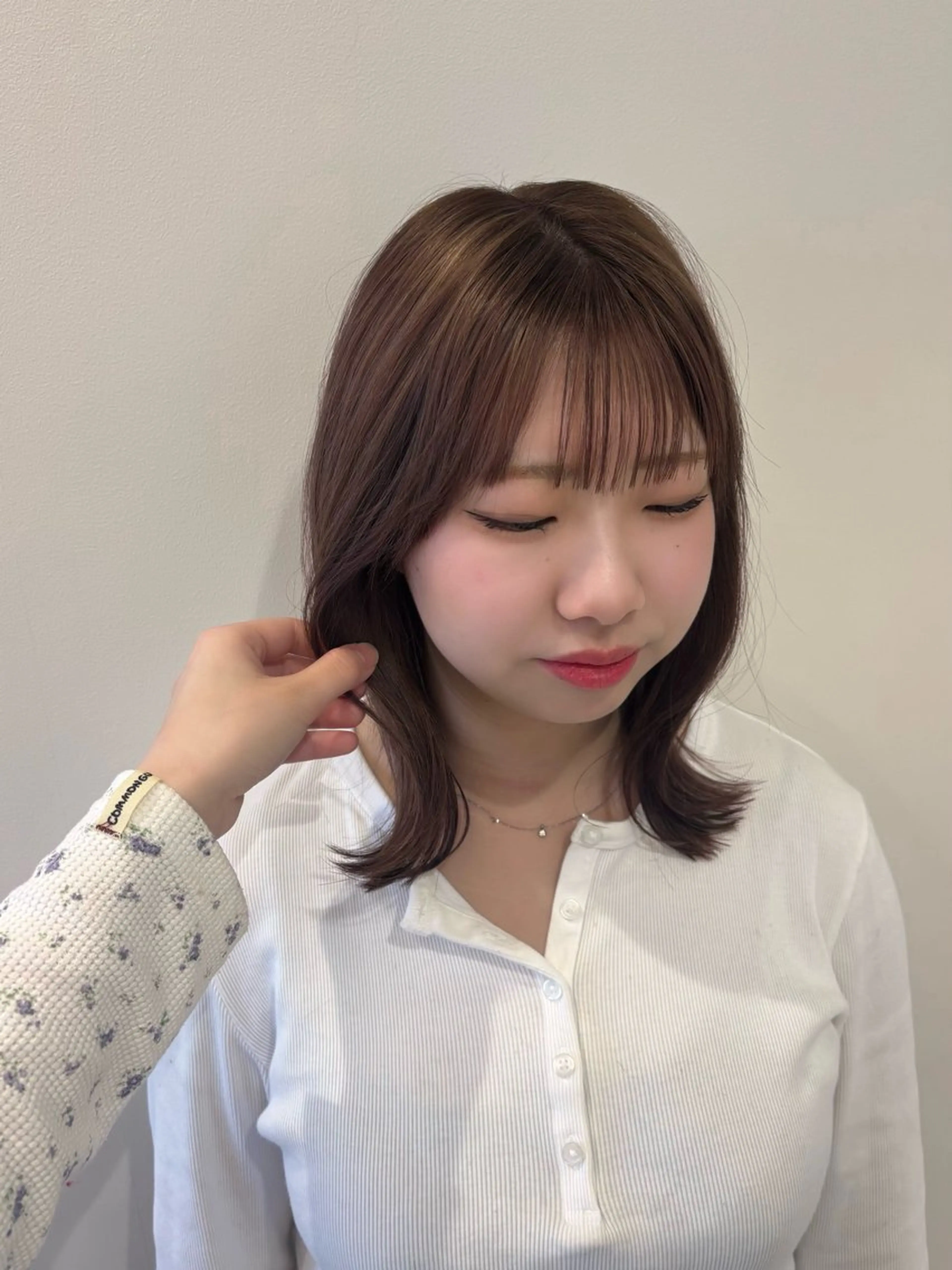 セミロング ボブ くびれヘア 崎村 寧々のヘアスタイル