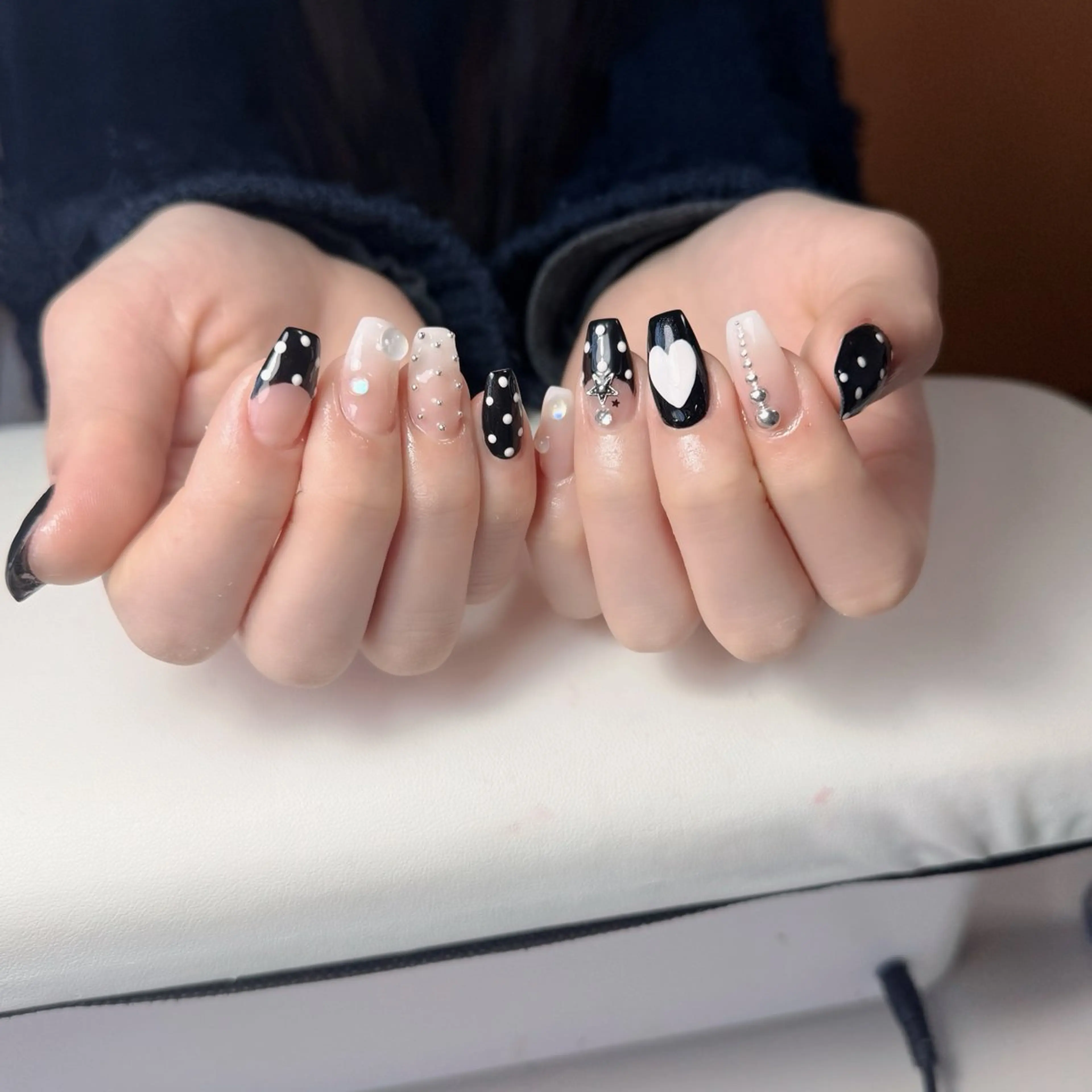 ネイル チークネイル フレンチネイル グラデーション 韓国ネイル マグネットネイル ハンドネイル Hana nail所属・Hana Nailのネイルデザイン