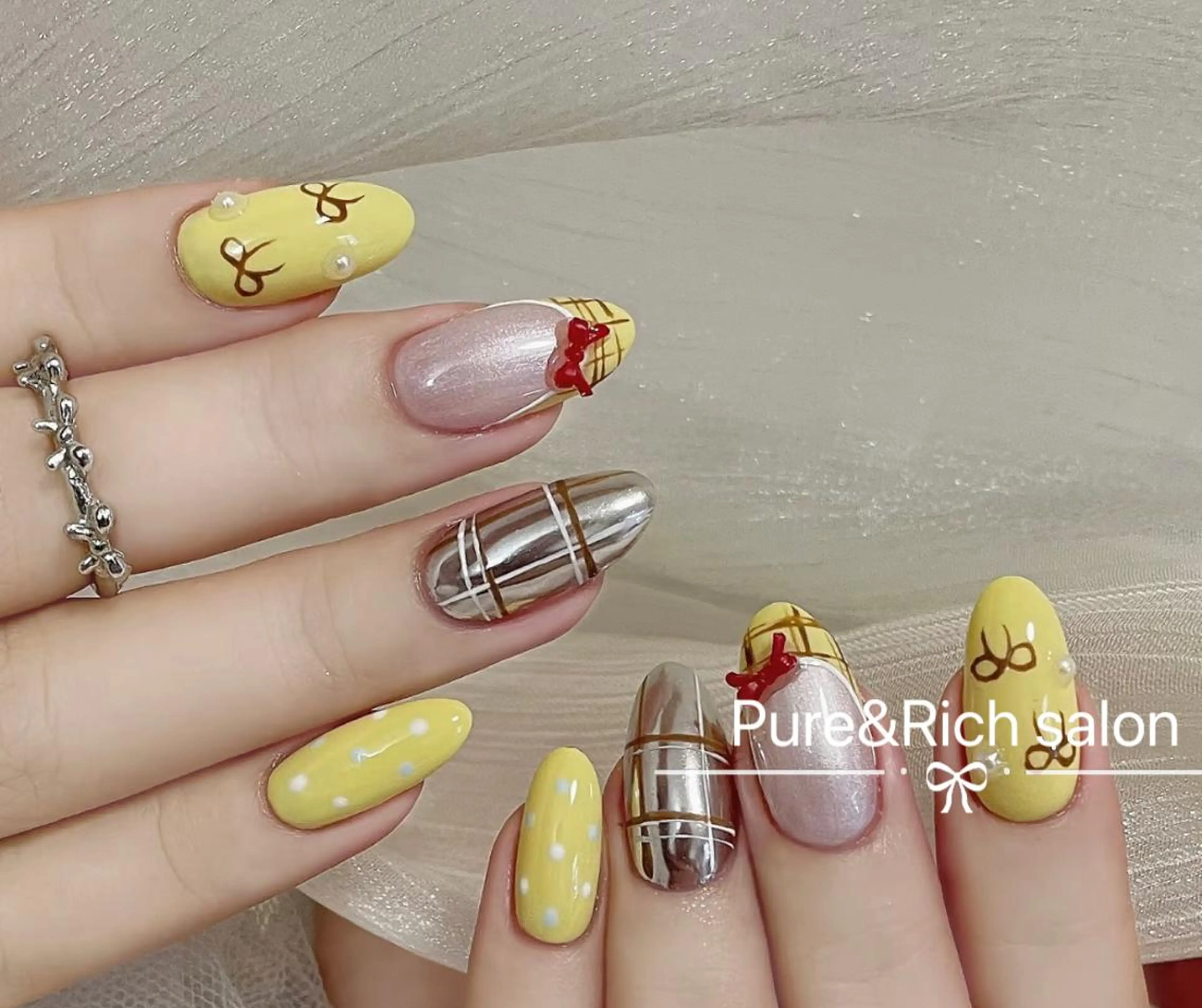 ネイル ハンドネイル 🎀 Ayaka_nailのネイルデザイン