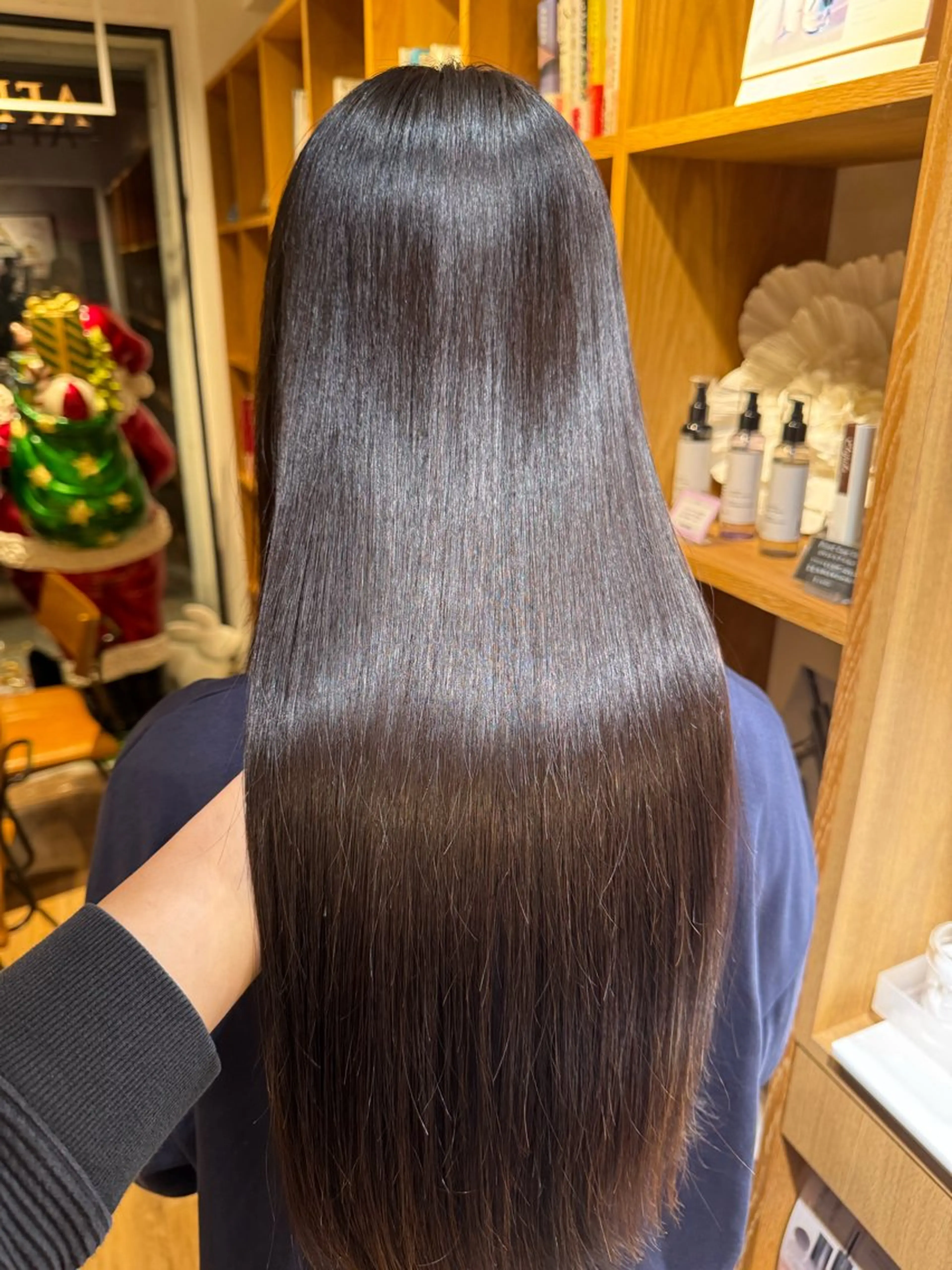 セミロング カット 縮毛矯正 トリートメント afloatkobe所属・美髪/髪質改善 川口凌弥のヘアスタイル