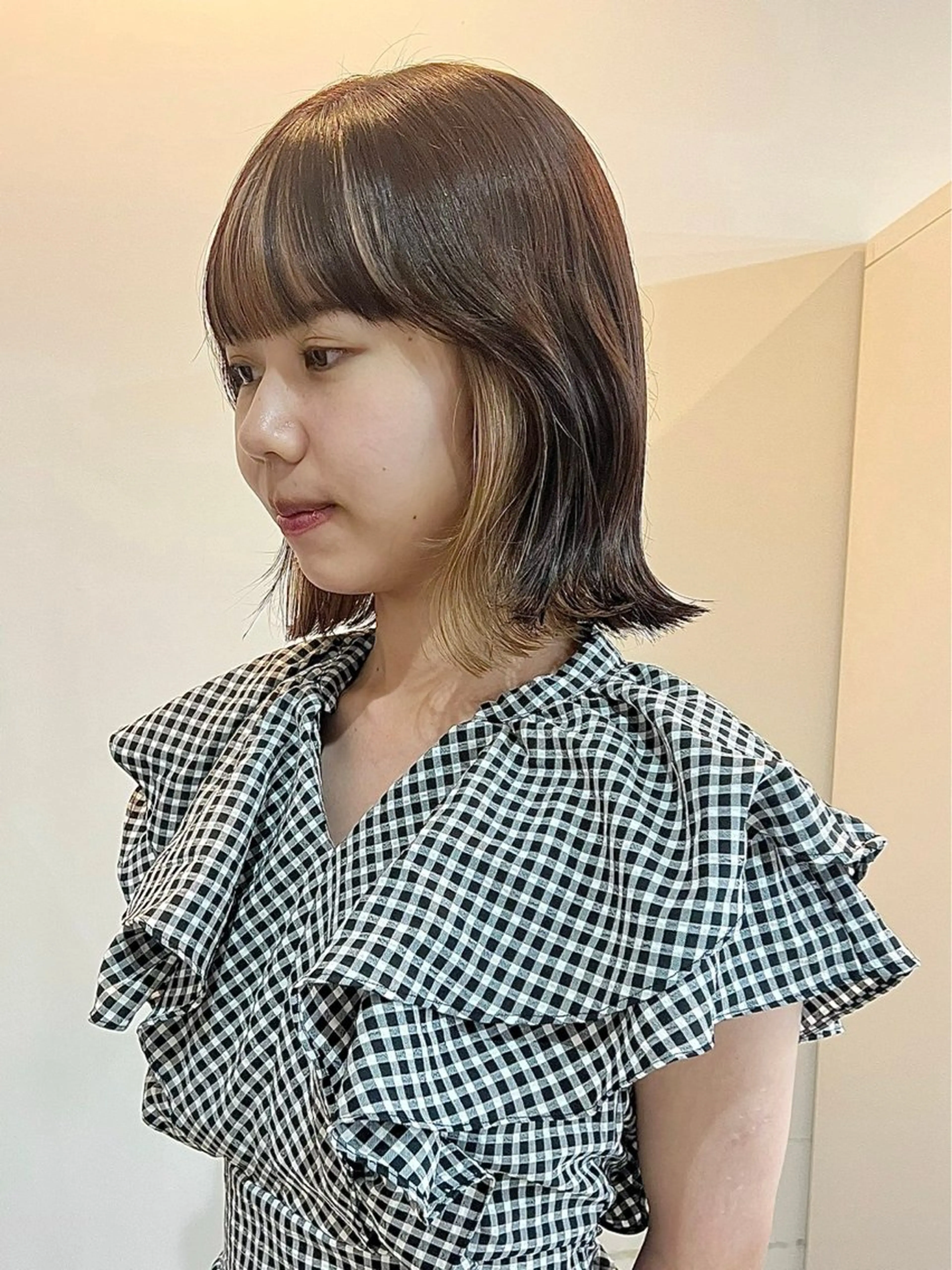 ミディアム 横山 奈央のヘアスタイル