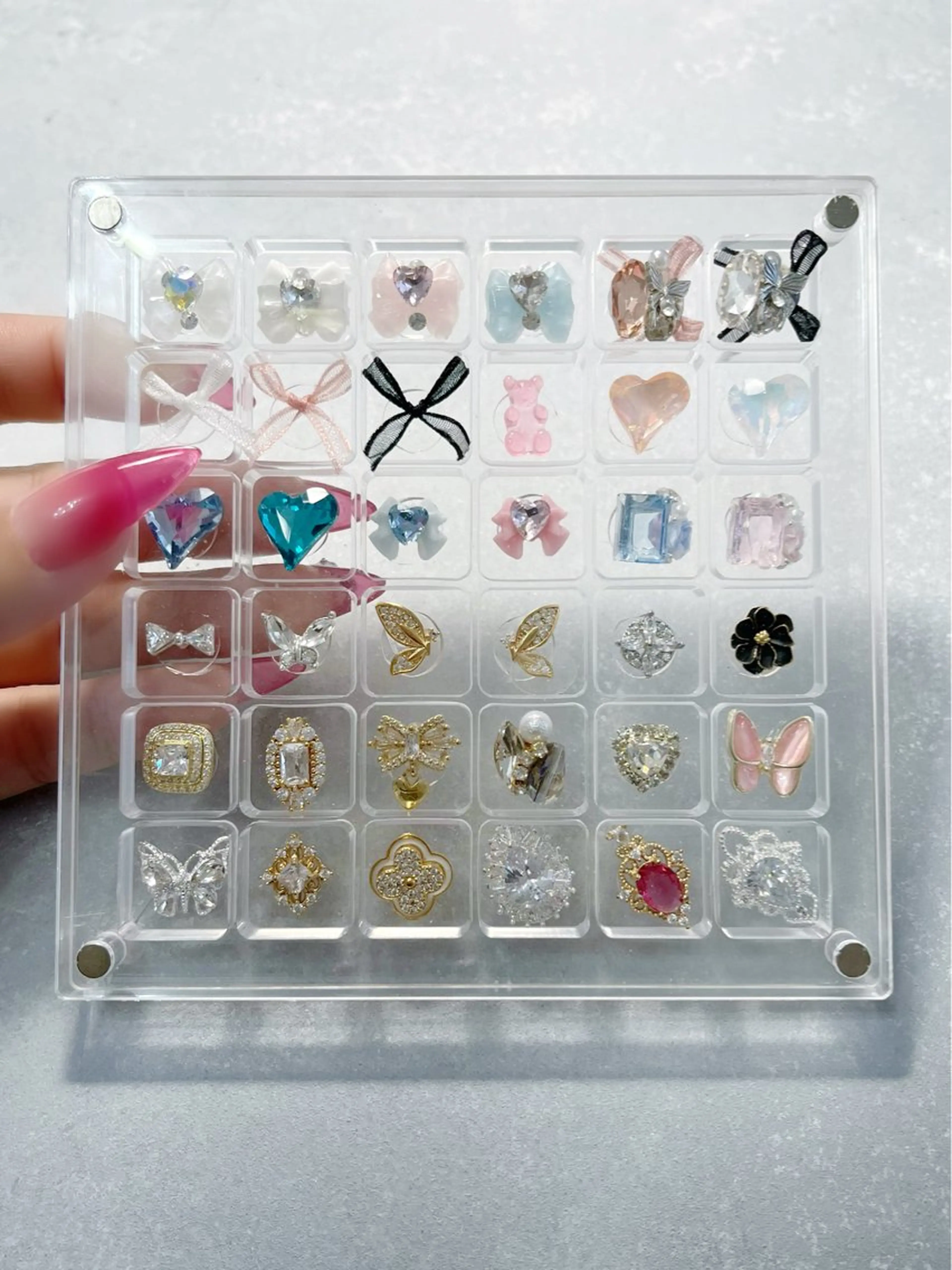 ネイル フットネイル キラキラネイル マグネットネイル ワンカラーネイル スカルプネイル nine.🦋 YUKOのネイルデザイン