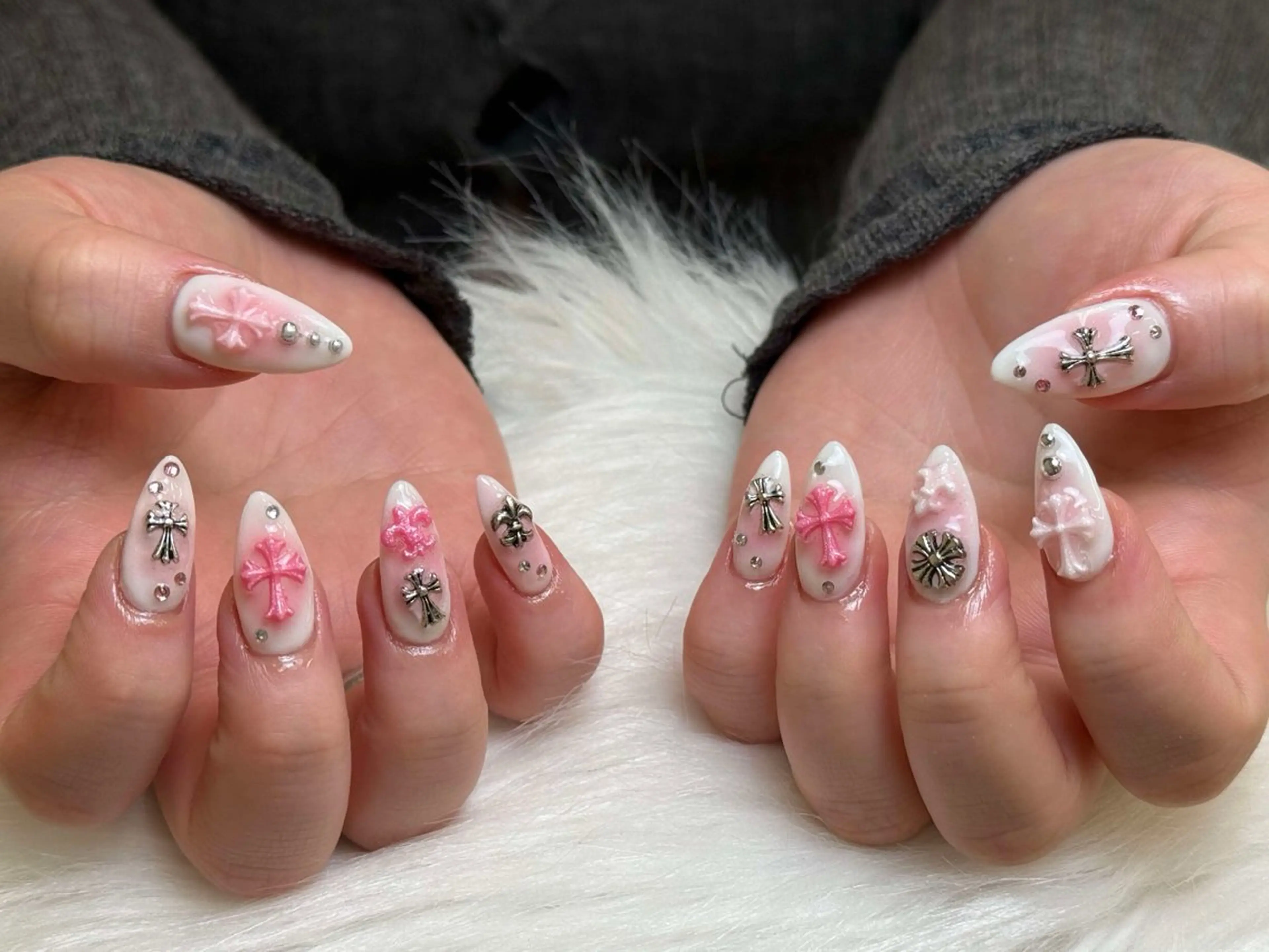 ネイル グラデーション キラキラネイル ワンカラーネイル 冬ネイル Jenn Nail Salonのネイルデザイン
