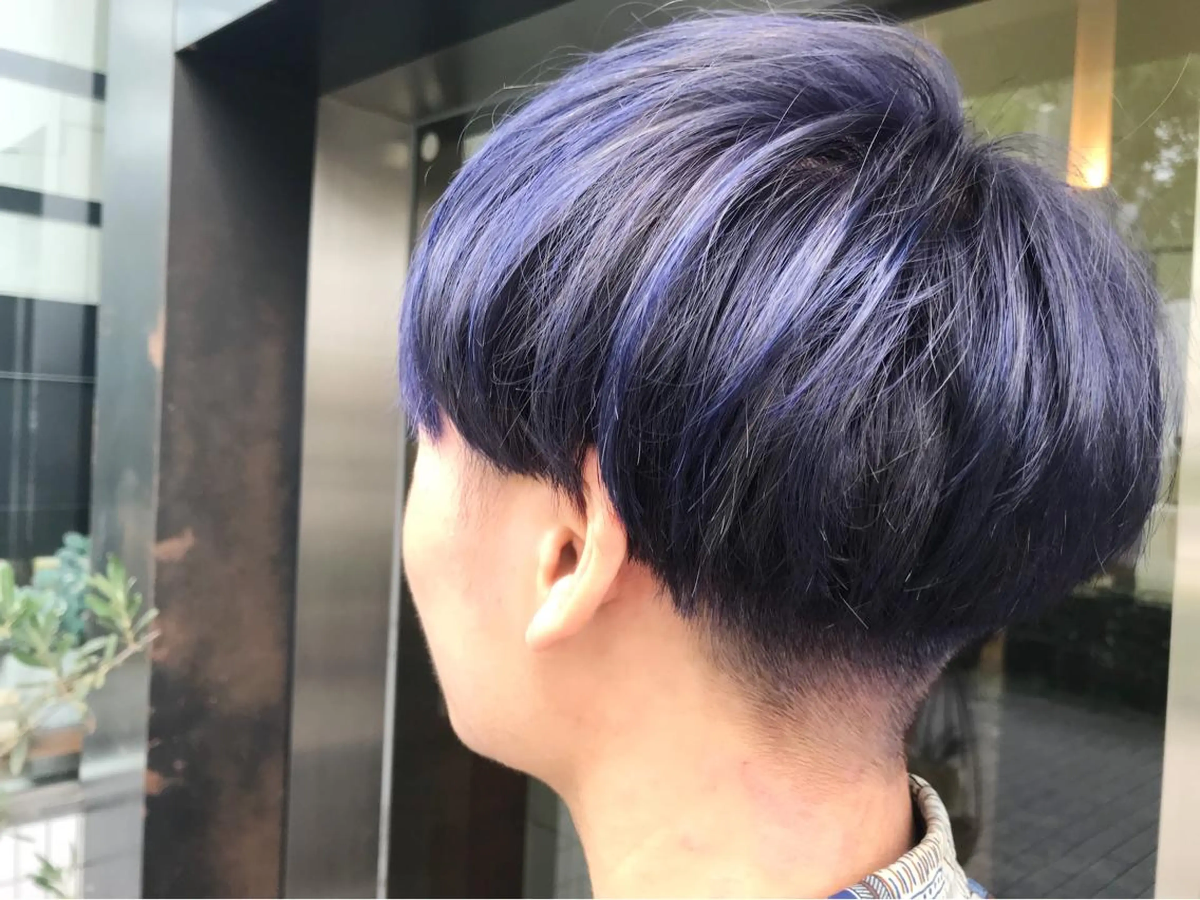 ショート カラー メンズ メンズブリーチ ブリーチ グラデーションカラー パープルカラー 井坂 卓真のヘアスタイル