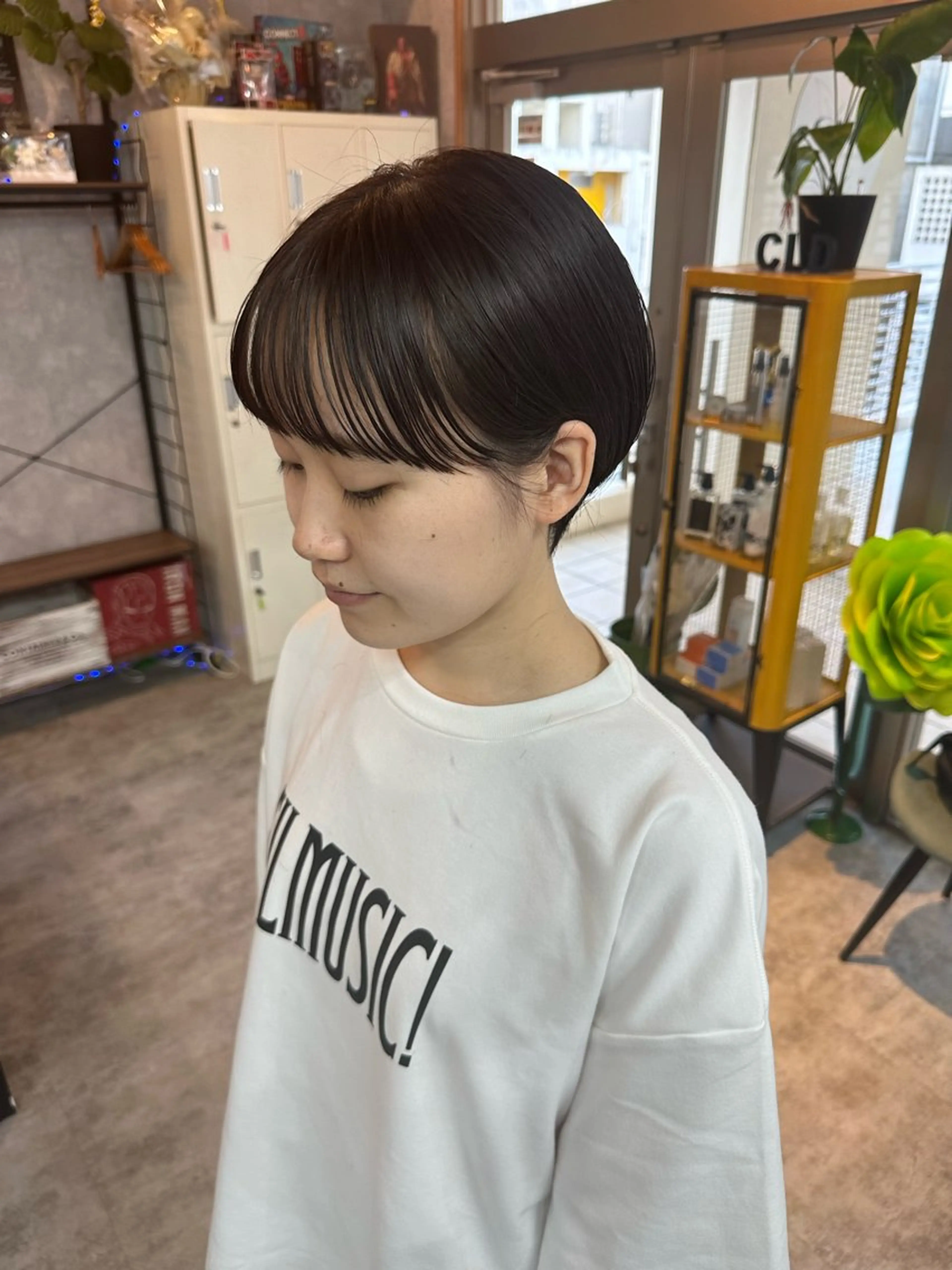 ショート 切りっぱなしボブ ショートボブ ハンサムショート 丸みショート ボブ カット ヘアカラー トリートメント モテ髪/ボブ/ショー ト/アダチフウトのヘアスタイル