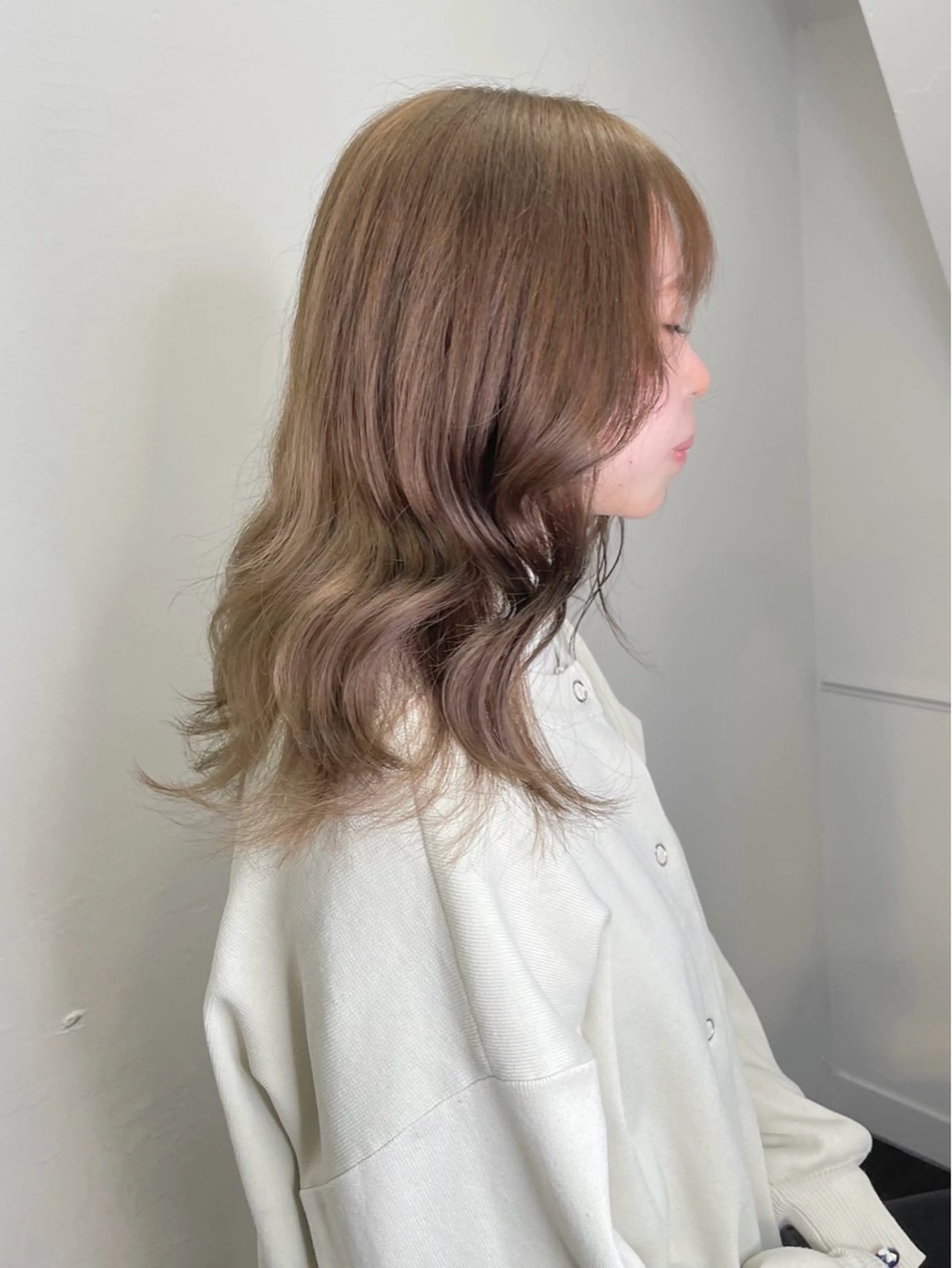 セミロング カラー ヘアアレンジ ベージュカラー ブリーチ ダブルカラー グレージュ ミルクティーベージュ カット ヘアカラー トリートメント maoブリーチ無し 似合わせカラーのヘアスタイル