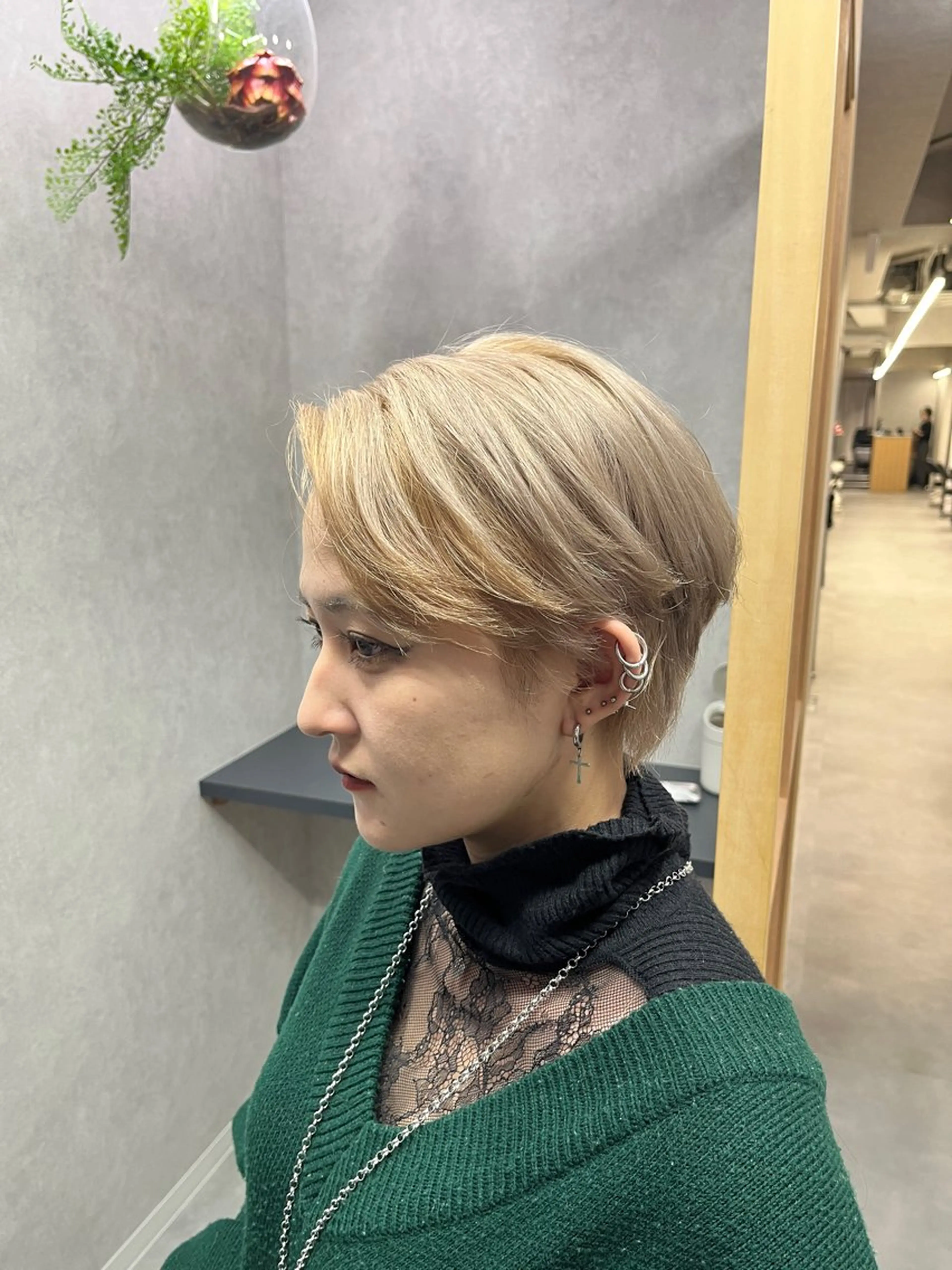 ショート カラー ベージュカラー ブリーチ ブロンド ブロンドベージュ ハイトーンカラー 【透明感カラー‎✨】 中島日菜のヘアスタイル