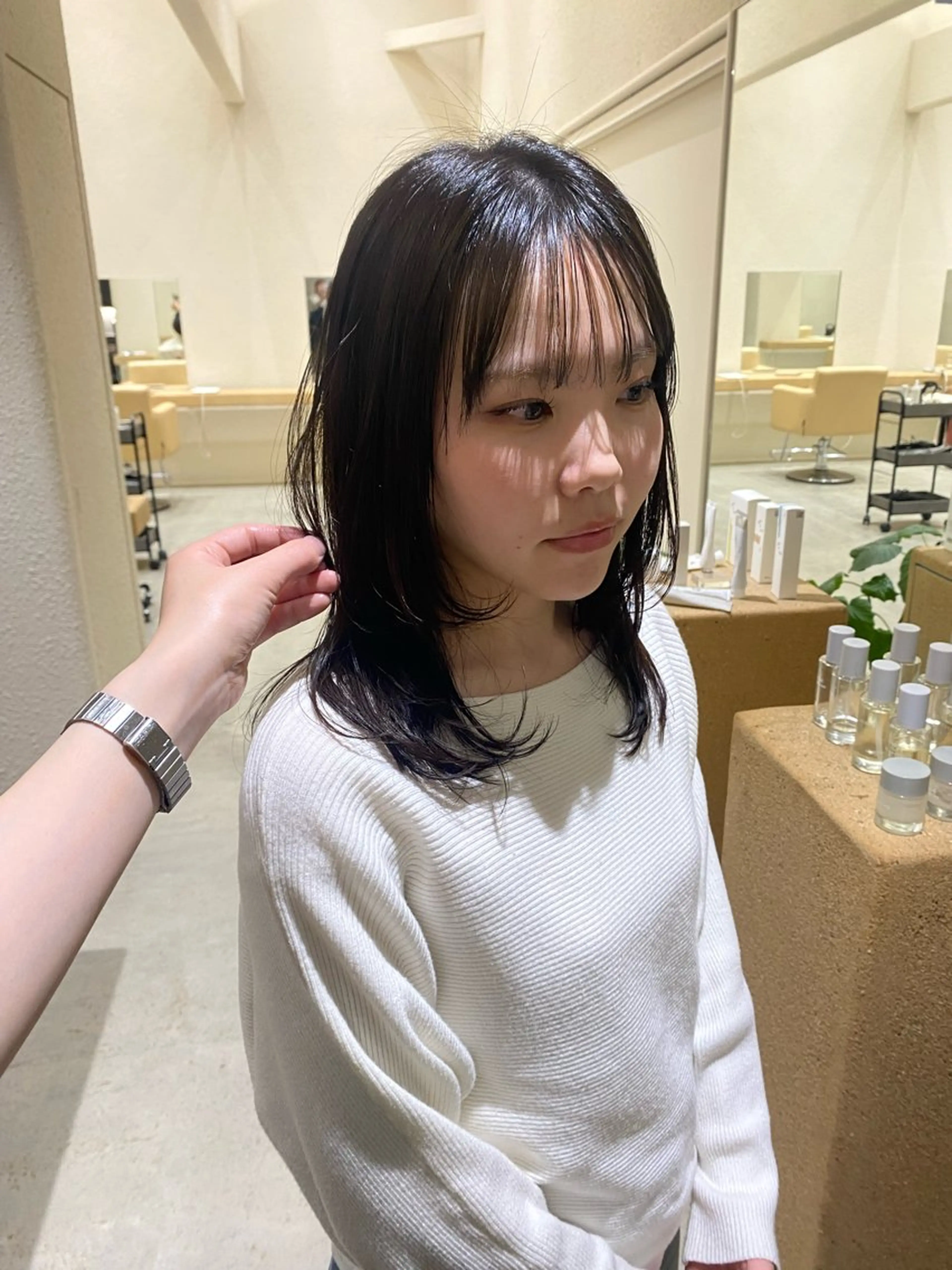 ミディアム レイヤーカット que所属・que/清水 未蘭のヘアスタイル