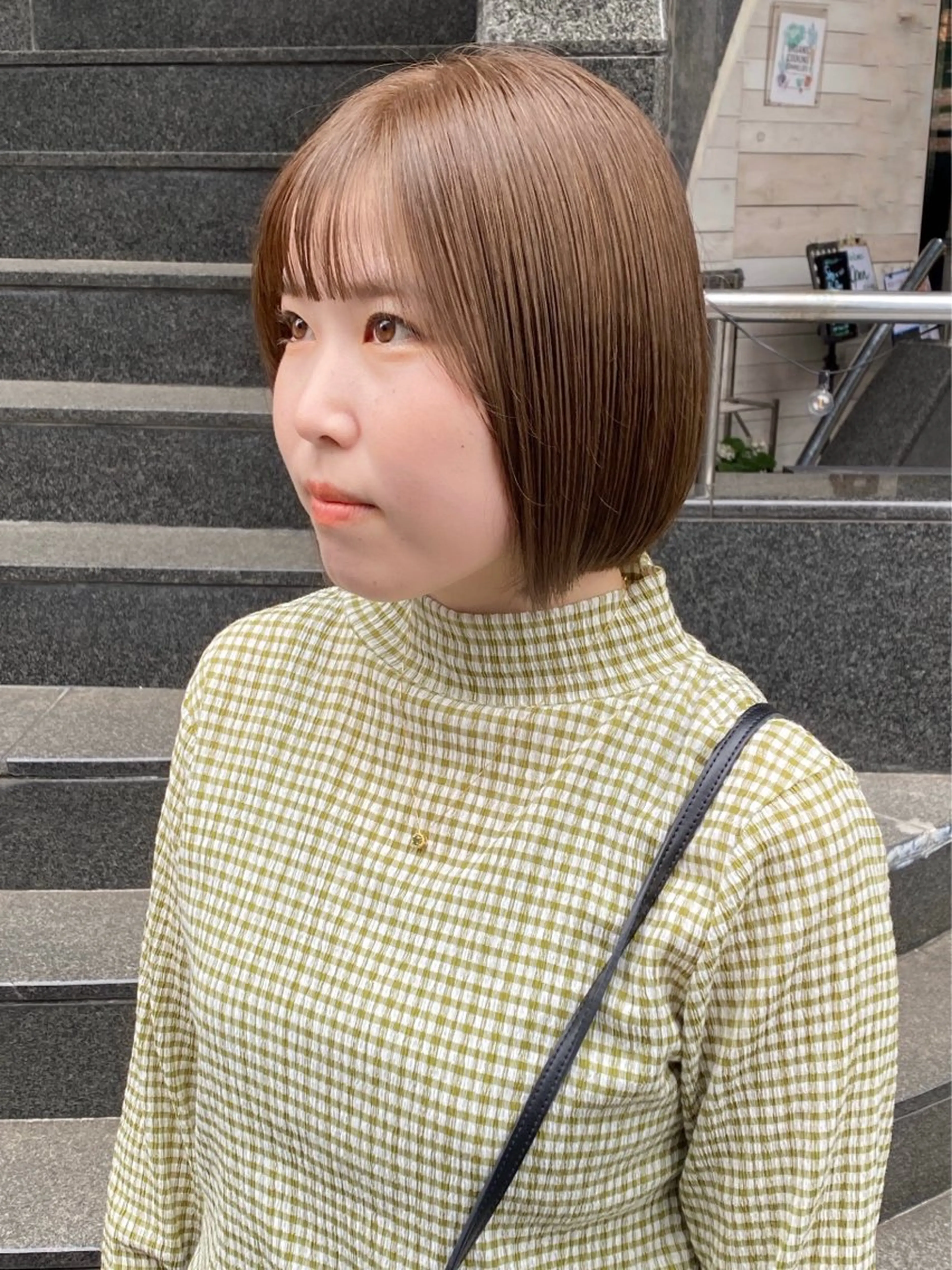 ミディアム カラー 切りっぱなしボブ ベージュカラー ブリーチ 透明感カラー ダブルカラー カット ヘアカラー トリートメント saki🌼ボブ× 透明感カラー🌼のヘアスタイル