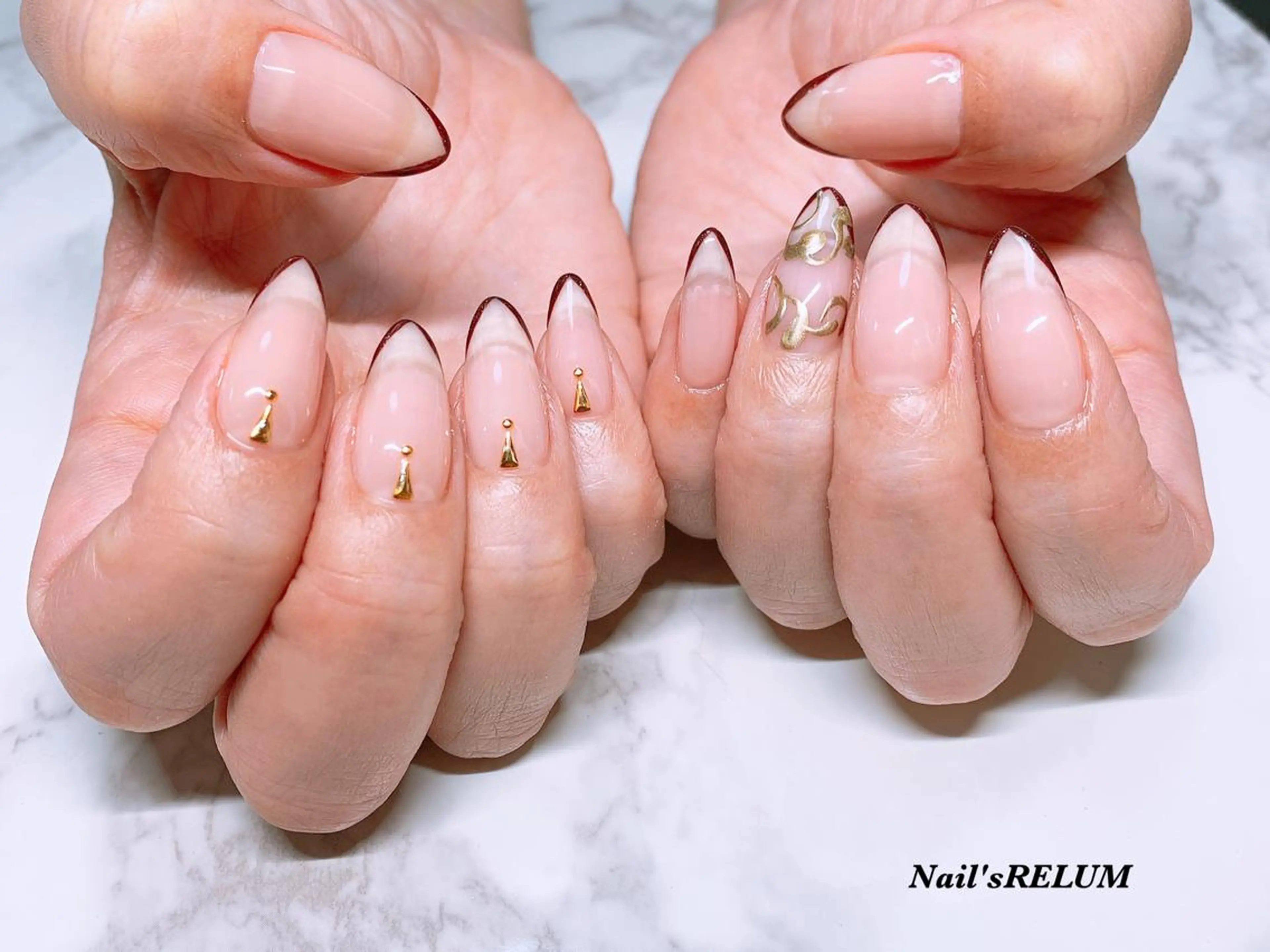 ネイル フレンチネイル THECOLORS所属・近貞 莉奈のネイルデザイン