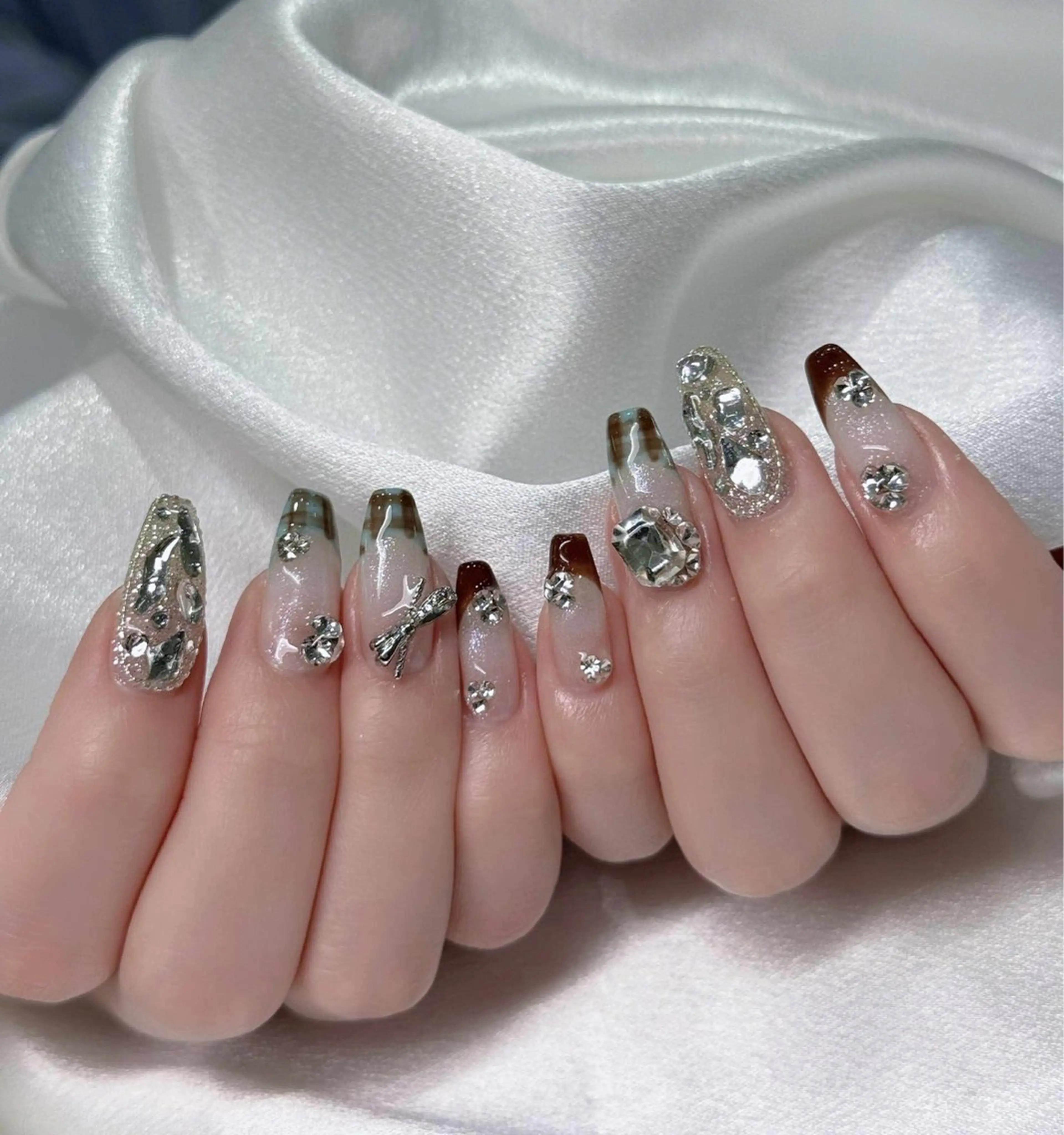 ネイル オーロラネイル ブルー チークネイル 長さ出し フットネイル ハンドネイル NAILS168 池袋西口駅前店のネイルデザイン