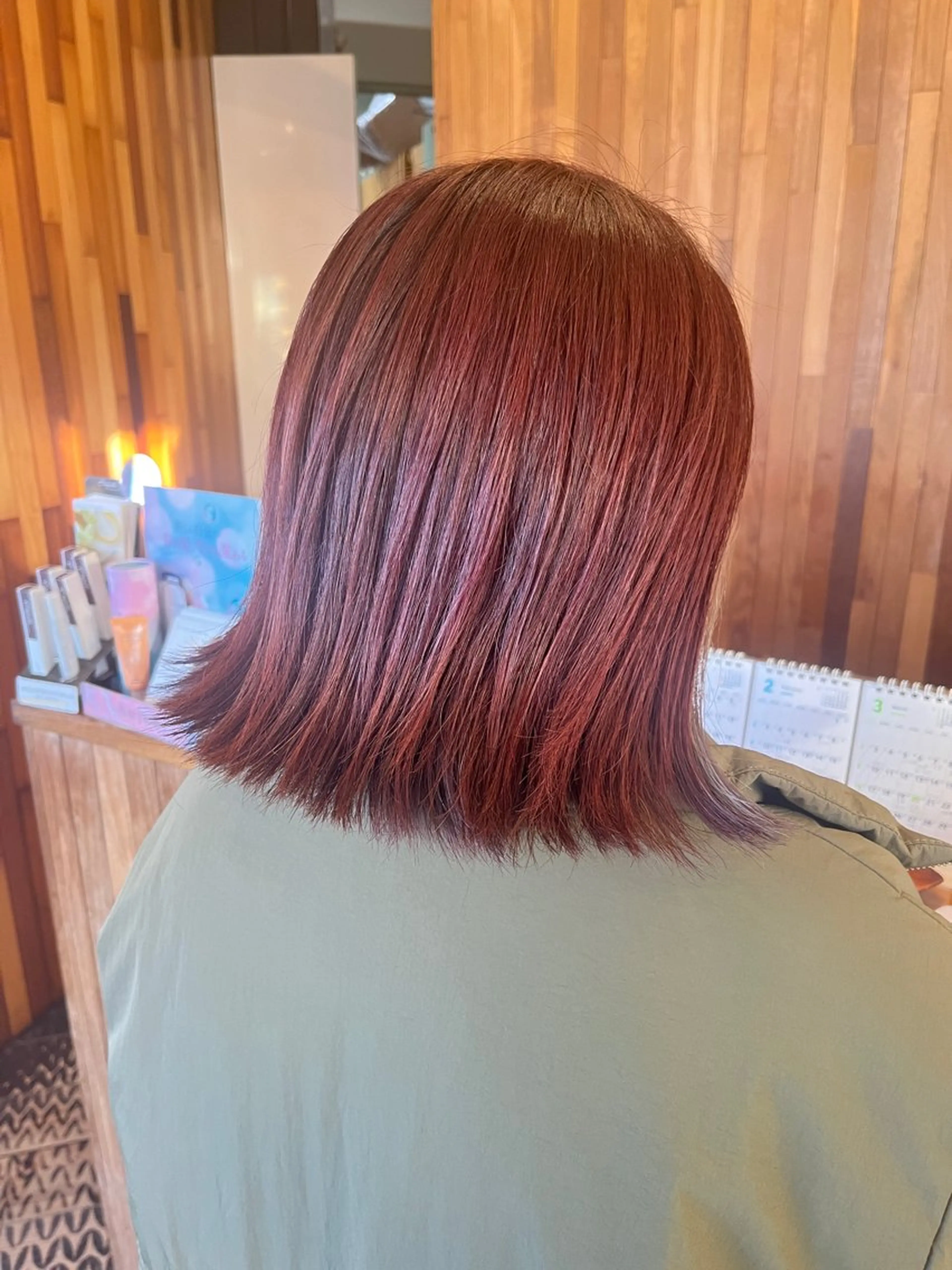 ミディアム カラー レッドカラー くびれヘア カット ヘアカラー 長南 やよいのヘアスタイル