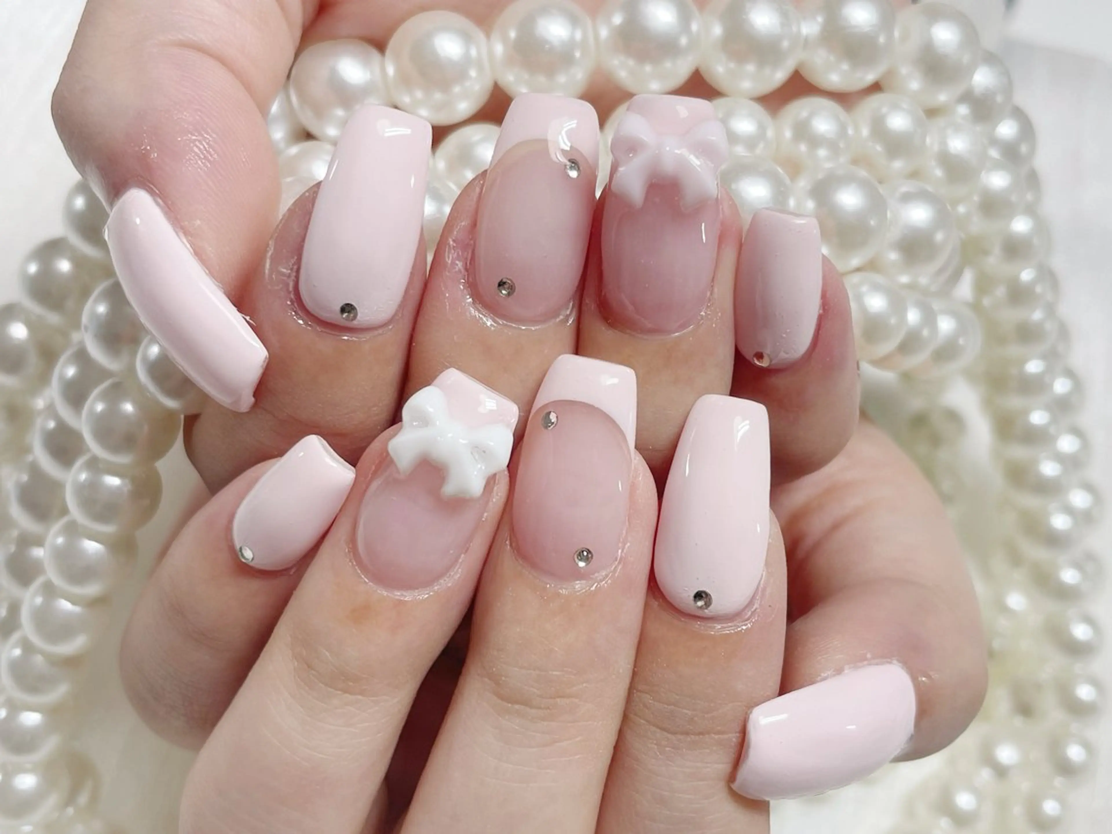 ネイル オーロラネイル 長さ出し フレンチネイル ガーリー キラキラネイル RIn 🎀のネイルデザイン