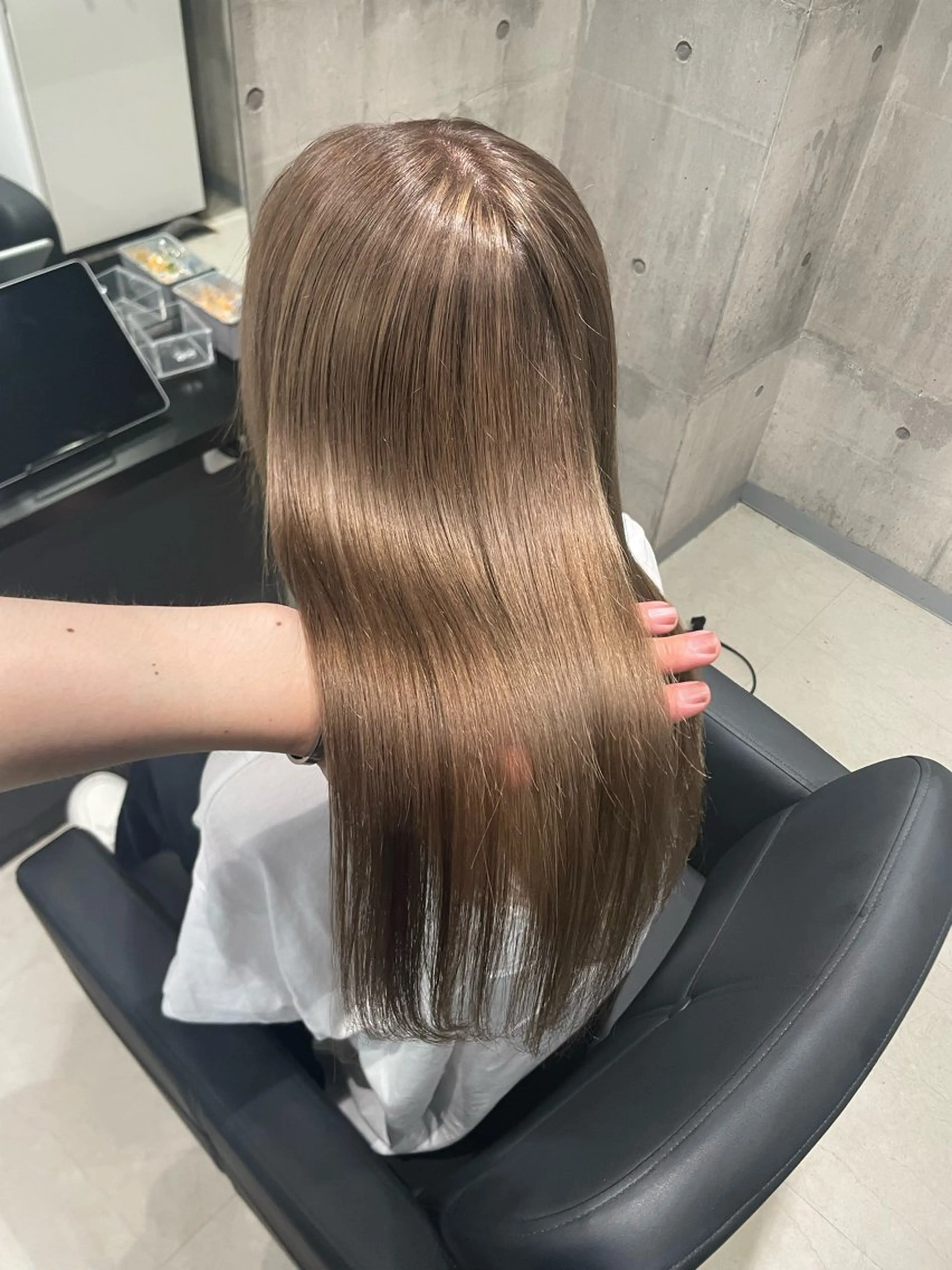 ロング カラー グレージュ ミルクティーグレージュ ヘアカラー トリートメント 髪質改善/艶カラー Hiroakiのヘアスタイル