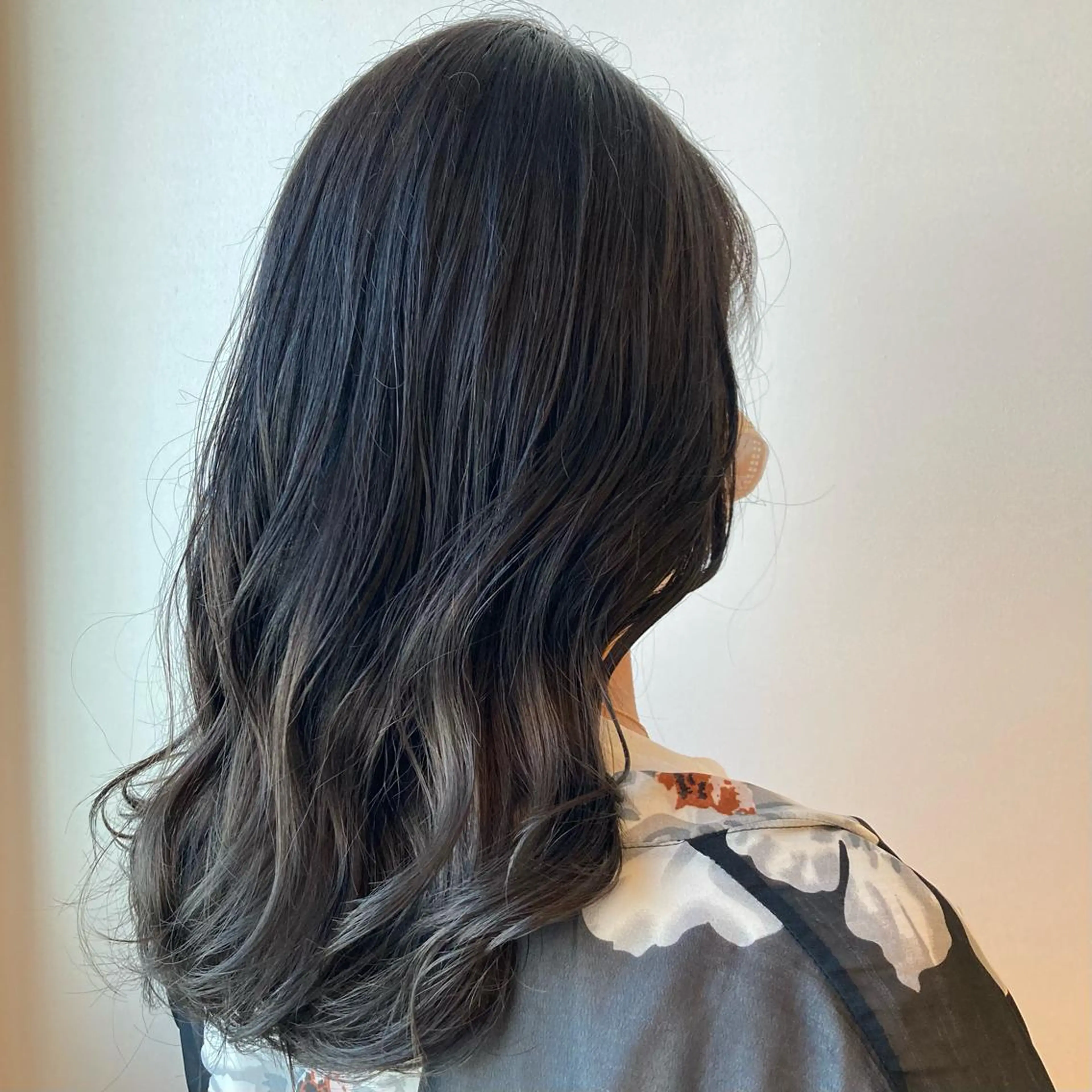 セミロング カラー グラデーションカラー グレージュ カット ヘアカラー 尾籠 美幸 （オゴモリ ミユキ）のヘアスタイル