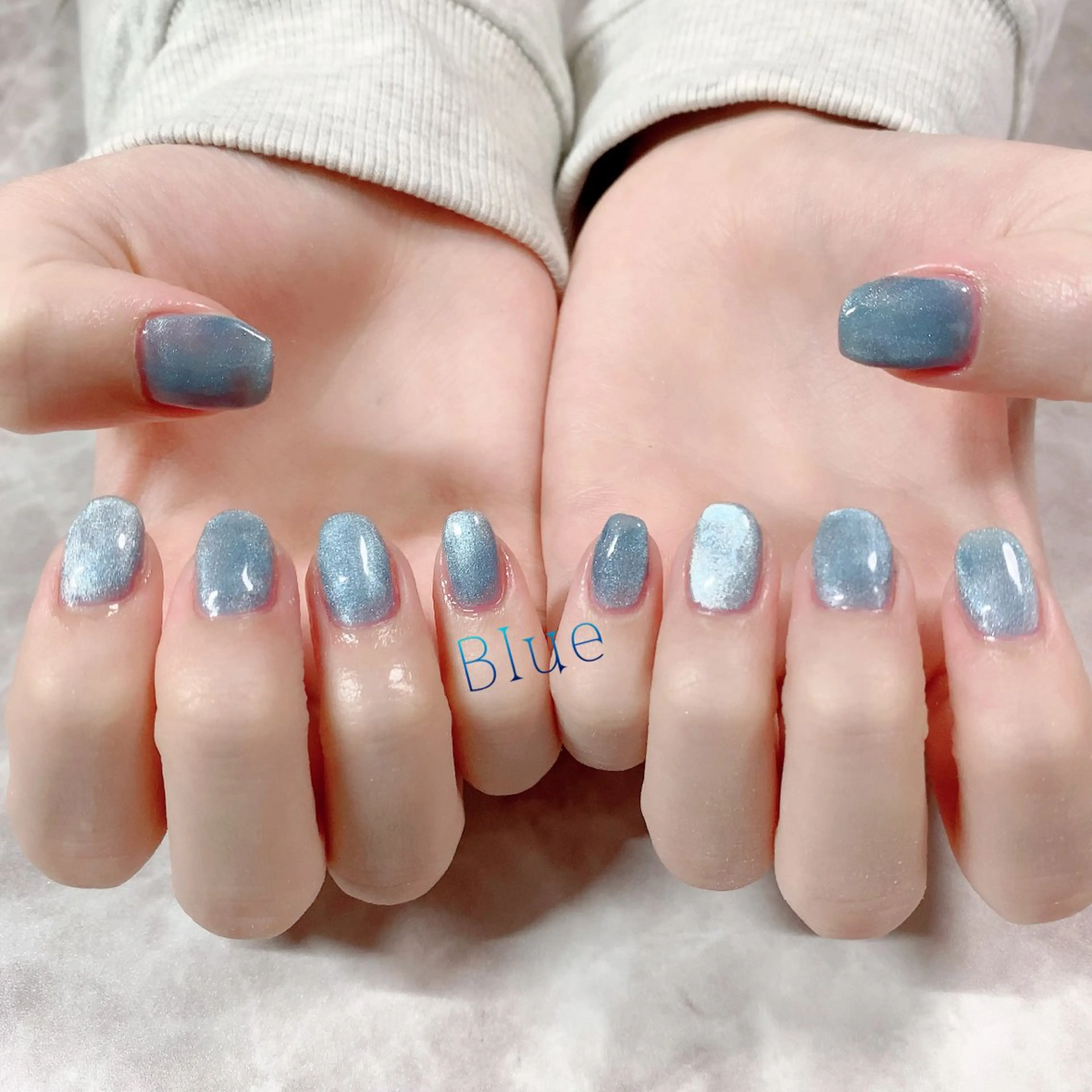 ネイル ブルー マグネットネイル ビー玉ネイル マジョリカ ブルーのネイルデザイン