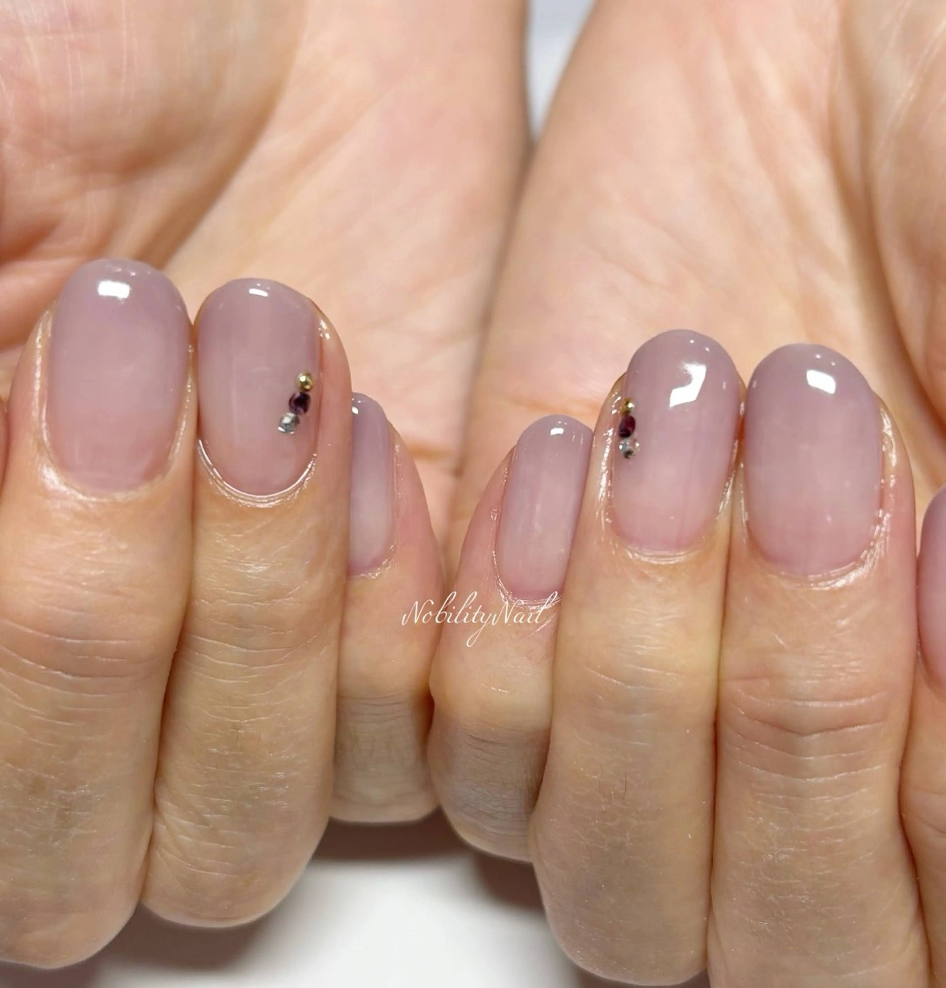 ネイル グラデーション ラメ(グリッター) パープル ストーンネイル ハンドネイル ネイルサロンNobilityNail所属・風口 麻由子のネイルデザイン