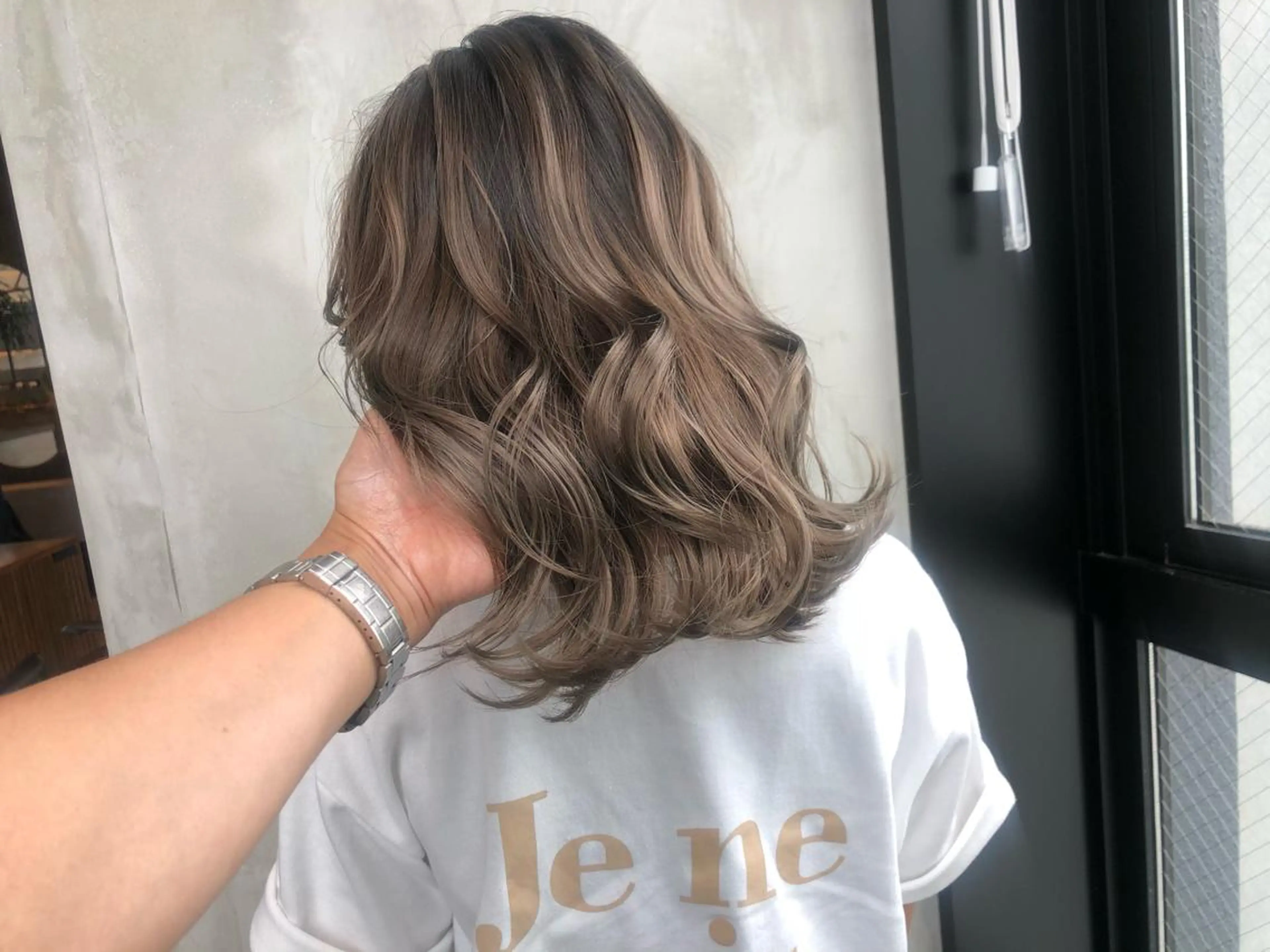 ミディアム カラー ヘアアレンジ バレイヤージュ レイヤーカット ヘアカラー トリートメント TOMO GEEKS代表のヘアスタイル