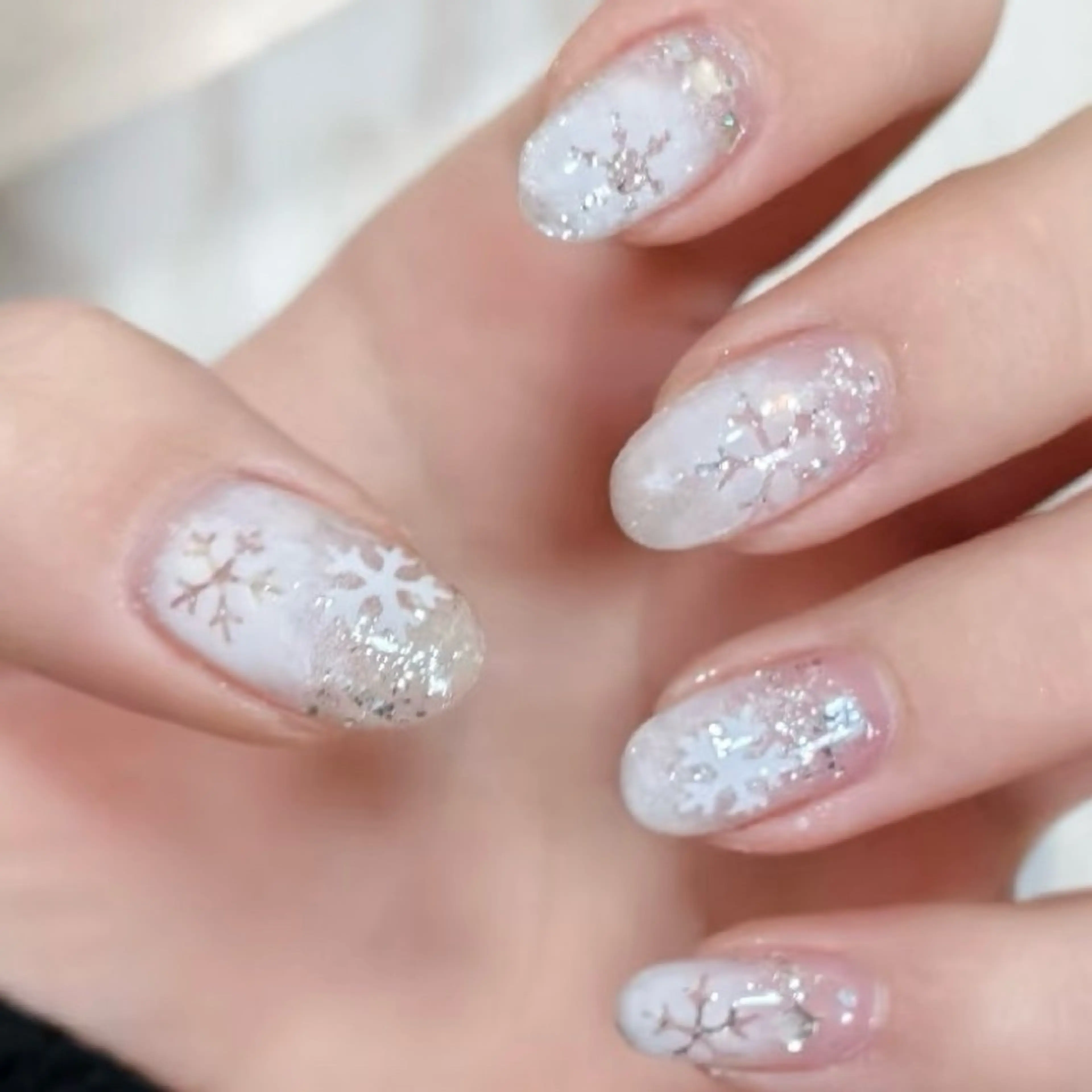 (オフ込み)冬スノーフレークネイル❄️の写真
