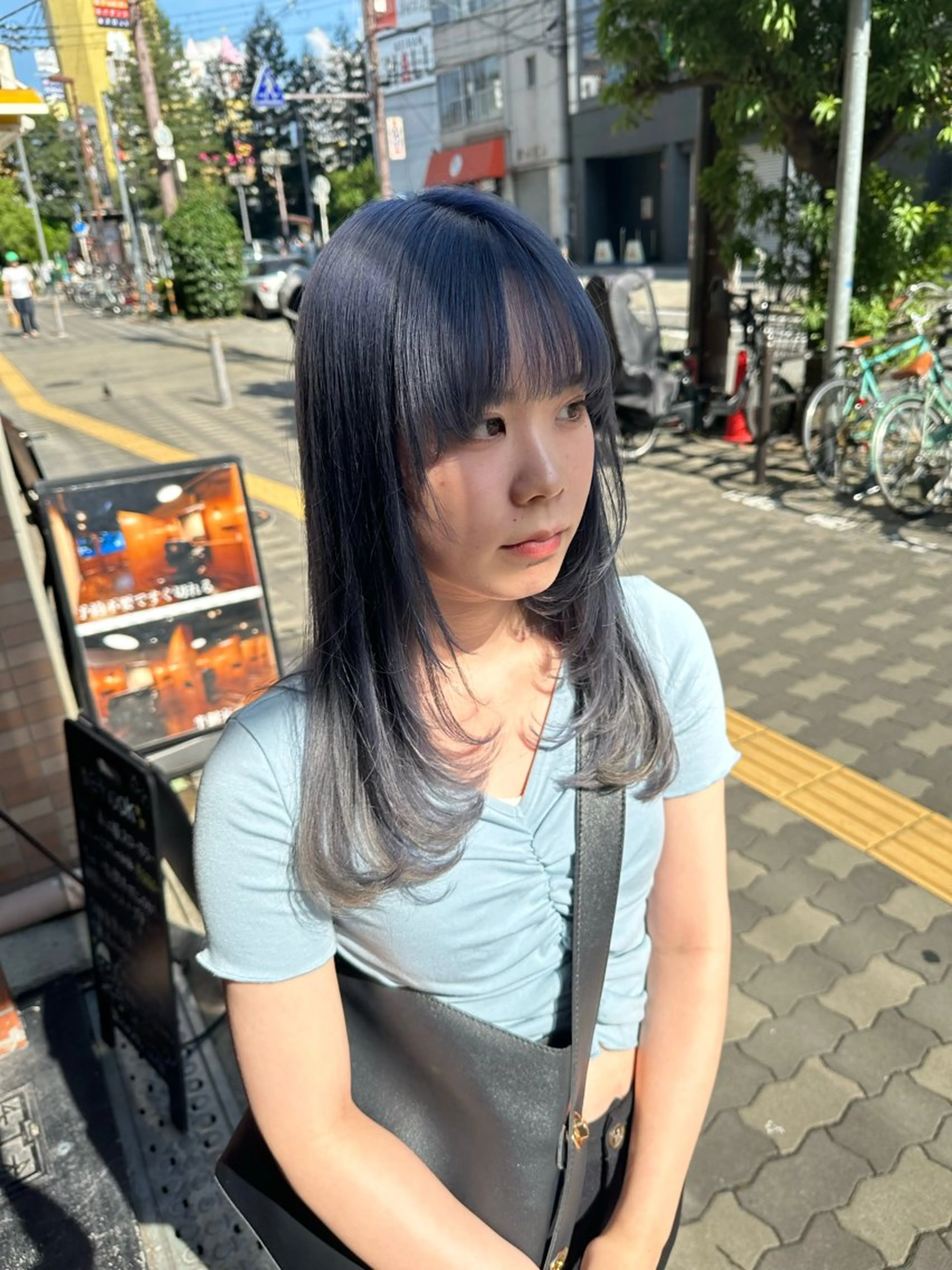 セミロング カラー ブルーカラー ブルーグレー 顔まわりレイヤー レイヤーカット 艶髪レイヤー上田 紗也🇰🇷💗のヘアスタイル