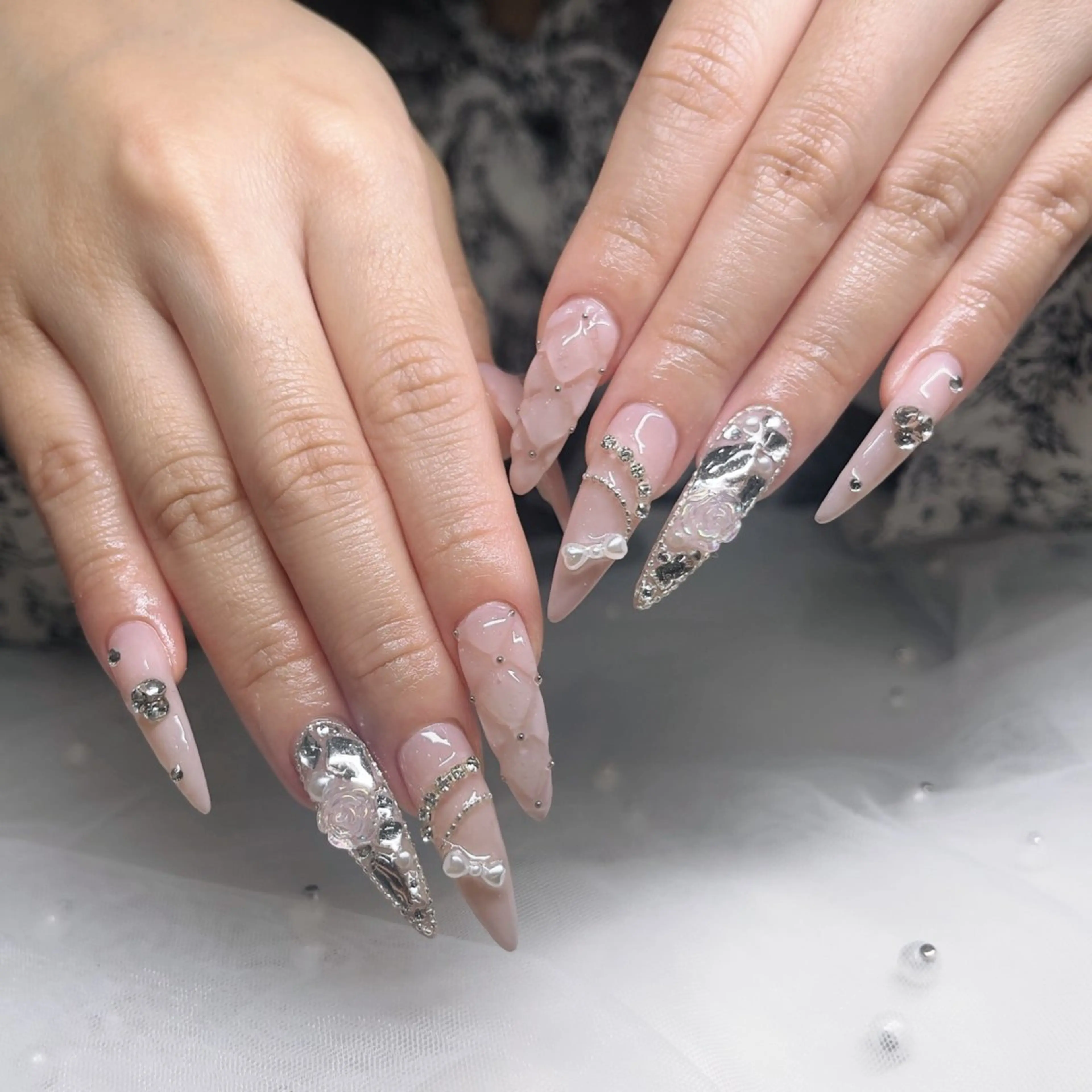 ネイル チークネイル フレンチネイル ラメ(グリッター) マグネットネイル ニュアンスネイル な なのネイルデザイン