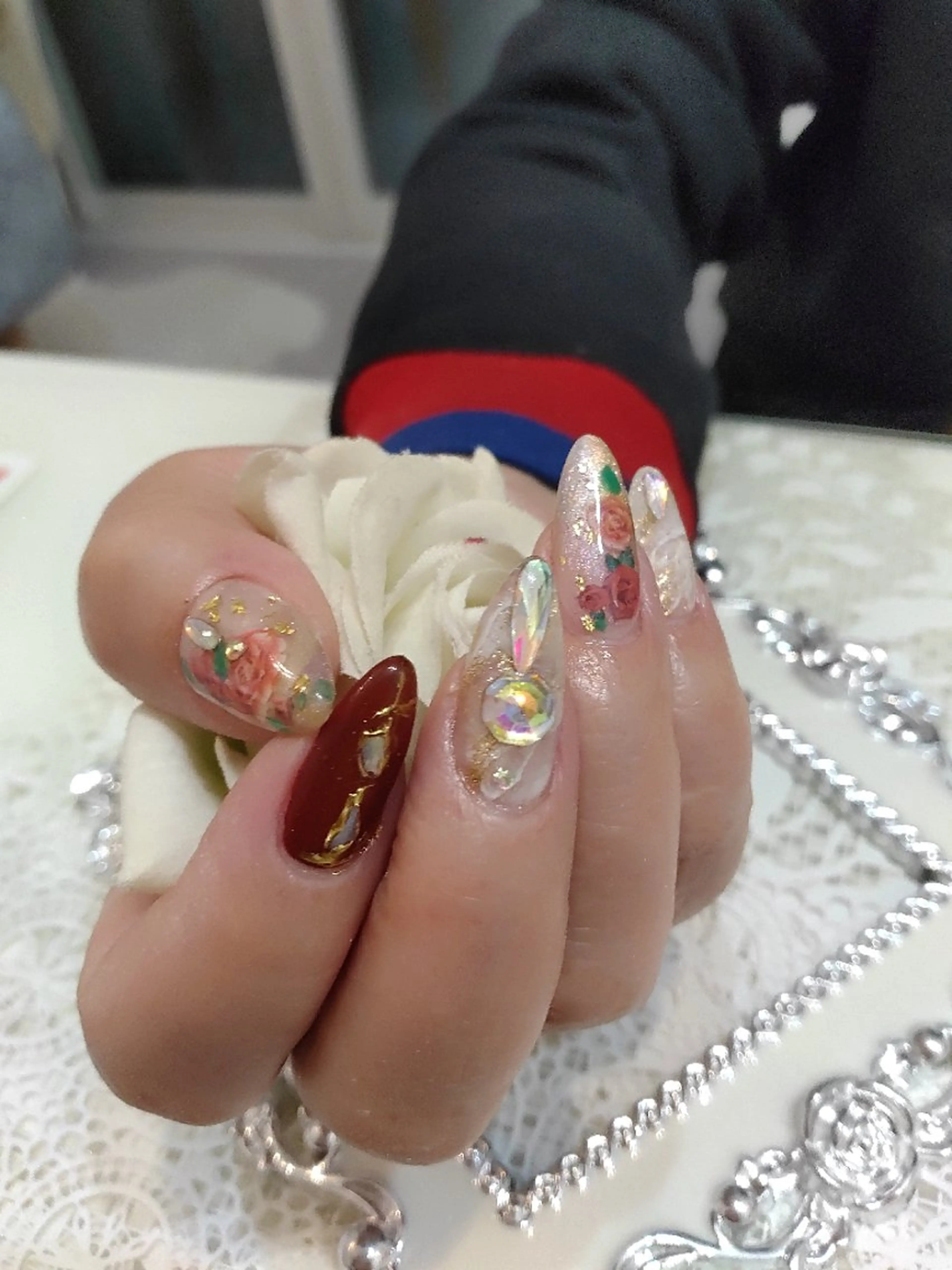 ネイル エステとネイル ローズコンフォートのネイルデザイン