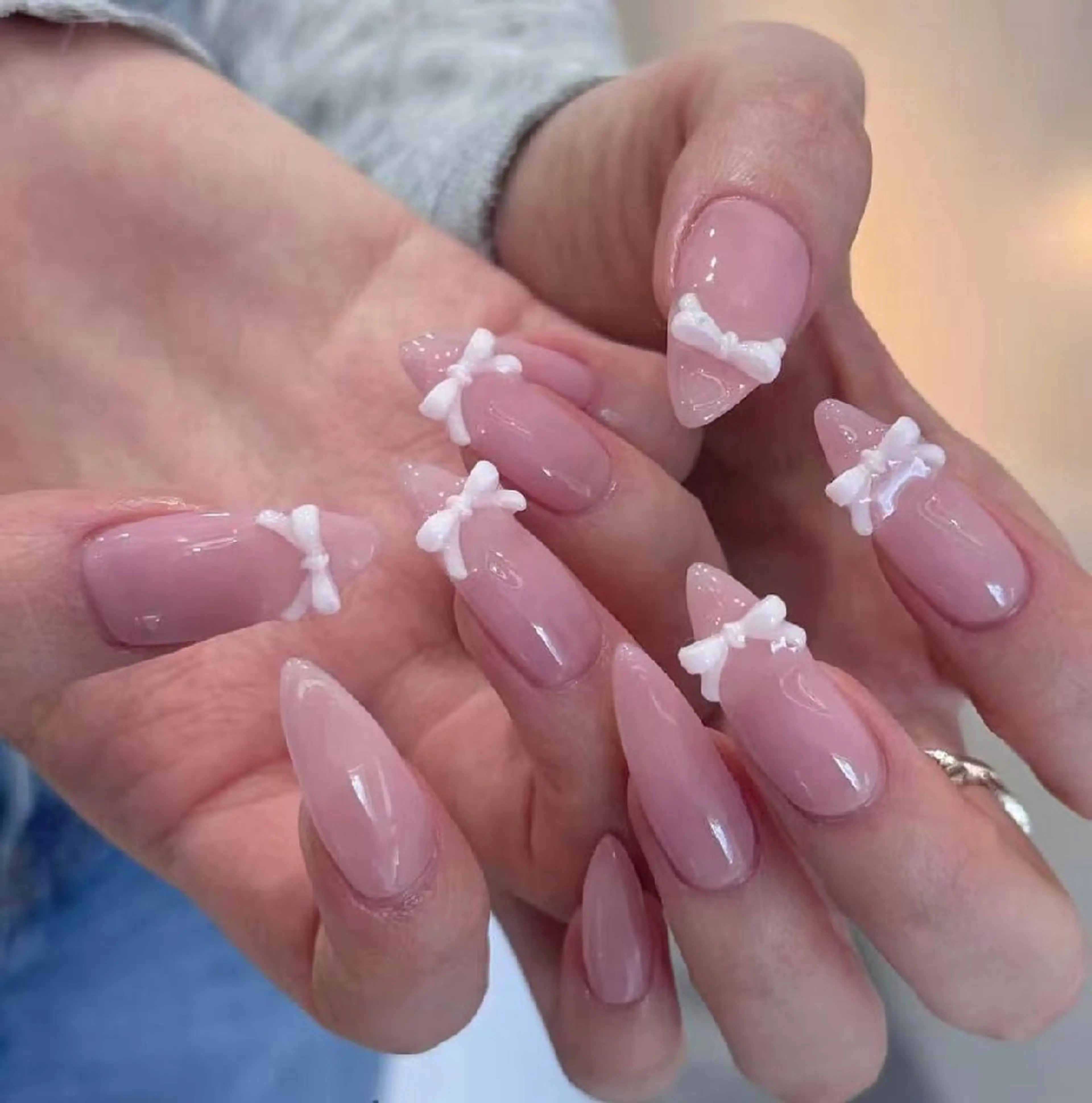 ネイル チークネイル フレンチネイル ジェルネイル ガーリー キラキラネイル ハンドネイル UM Nail Salonのネイルデザイン