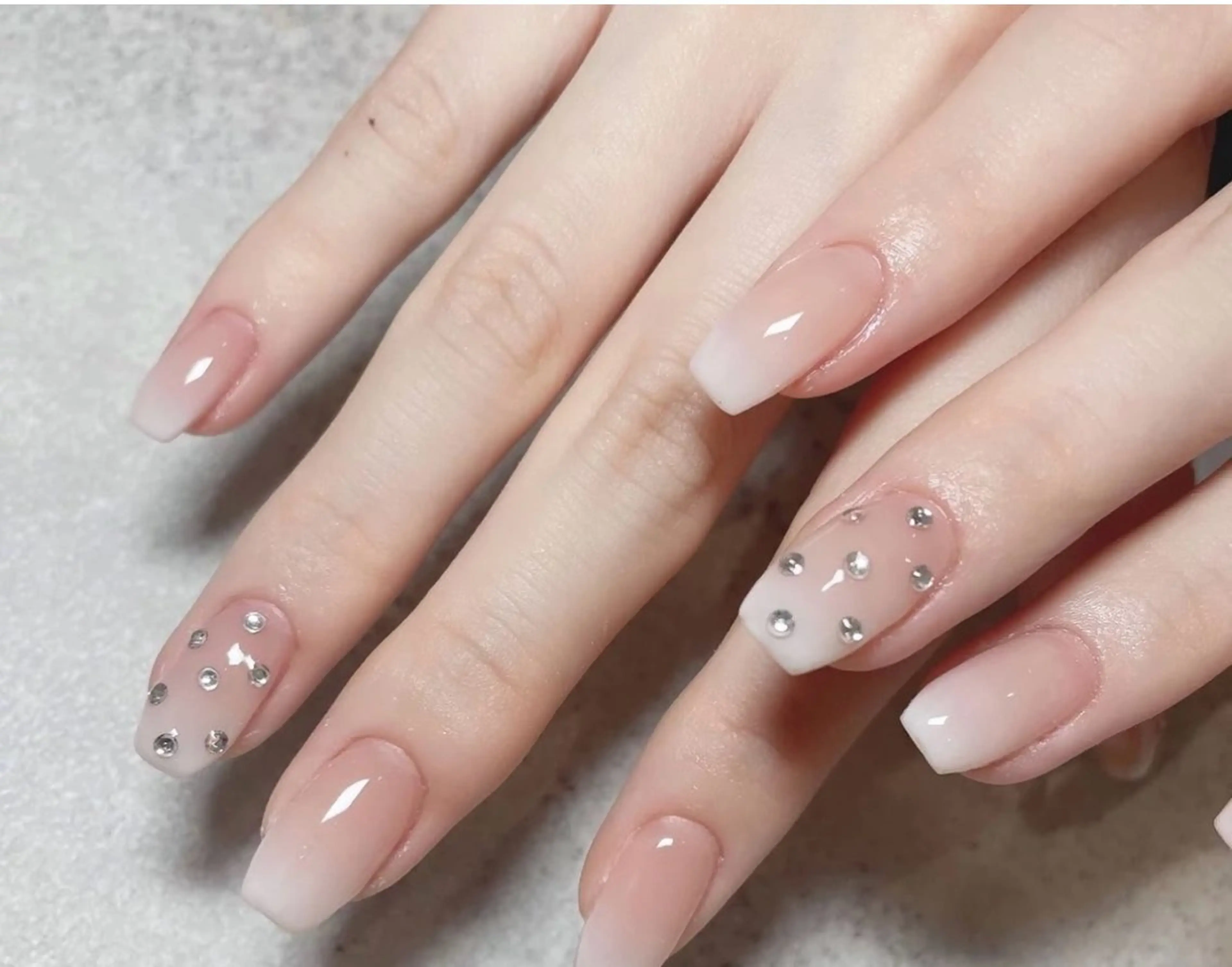 ネイル グラデーション ハンドネイル JISOO ANA.CHUOのネイルデザイン