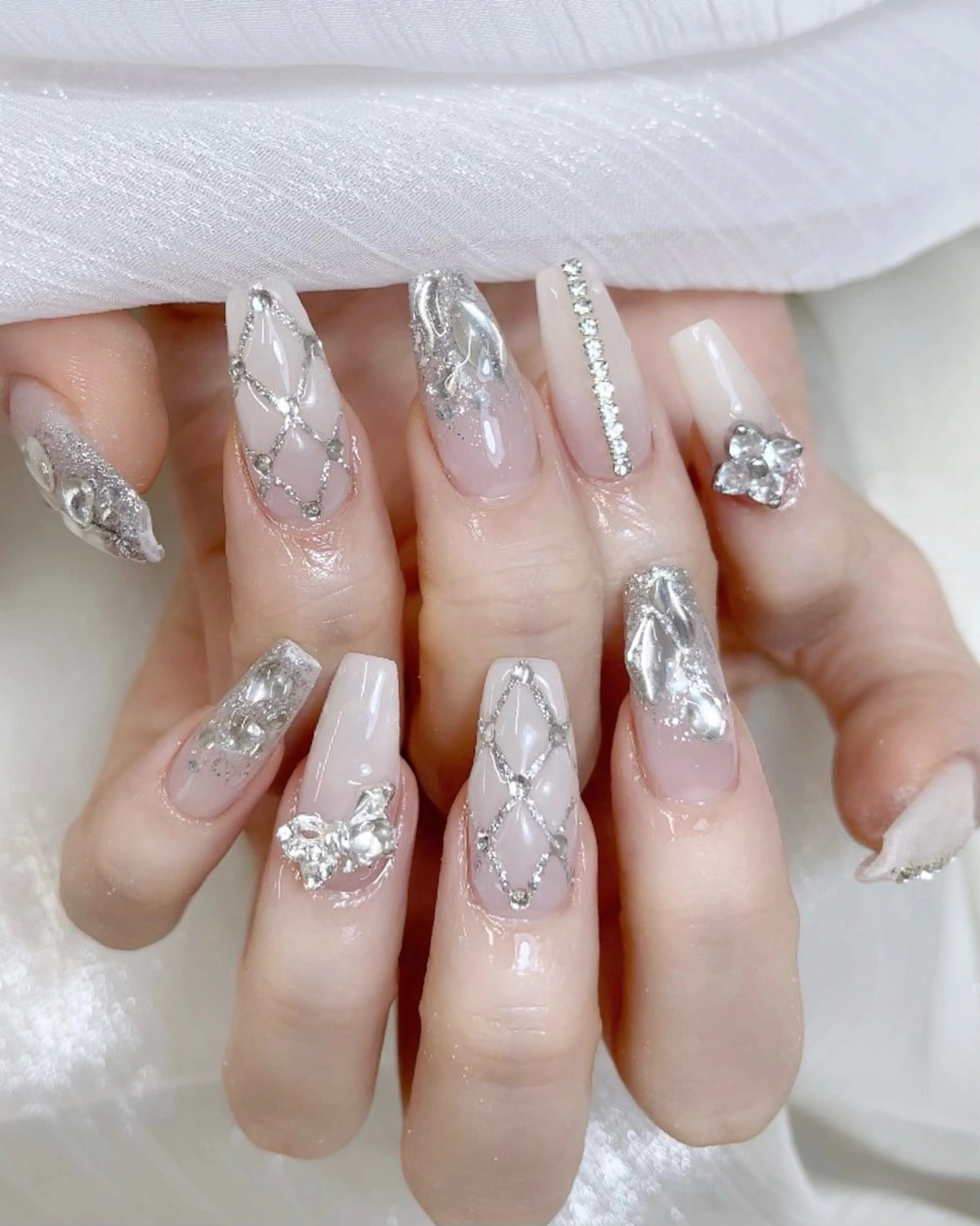 ネイル チークネイル フレンチネイル ハート キラキラネイル 韓国ネイル ハンドネイル Speraネイル 大宮店🎀のネイルデザイン