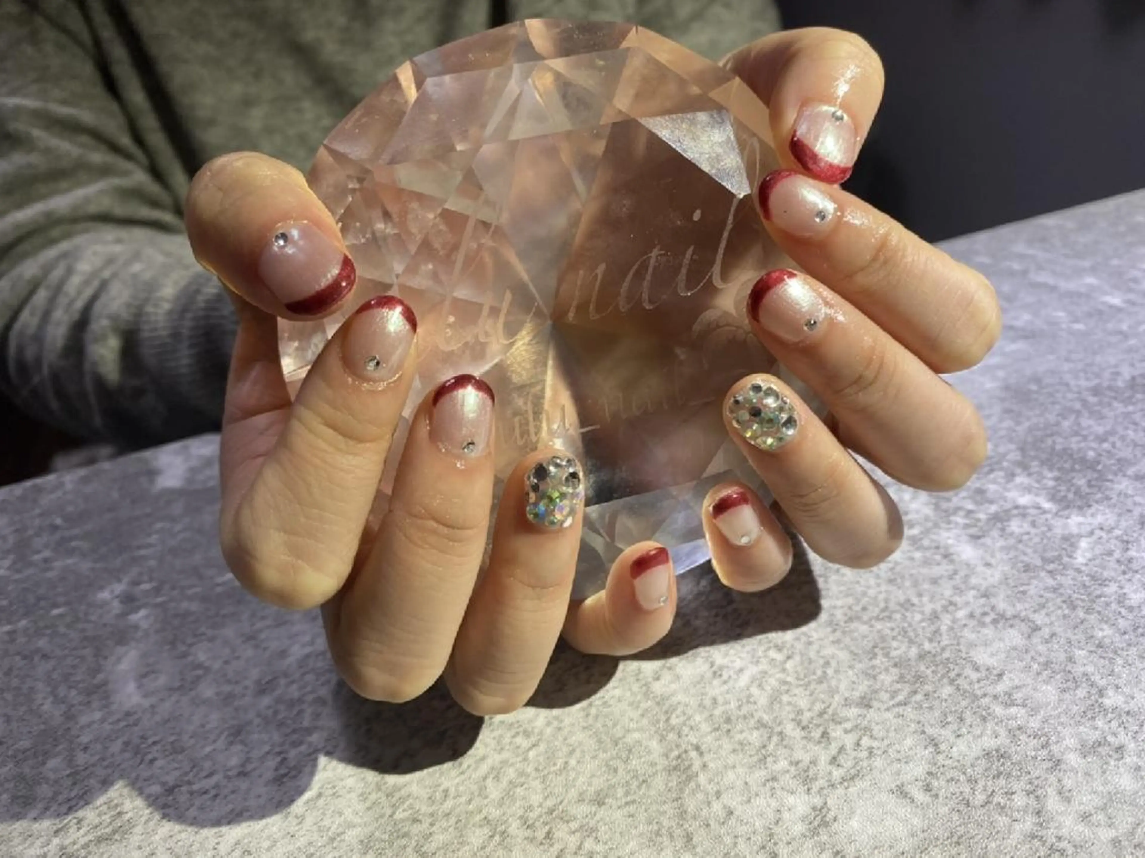 ネイル ボルドー フレンチネイル 持ち込み ストーンネイル 佐野 愛美のエステ・リラクイメージ