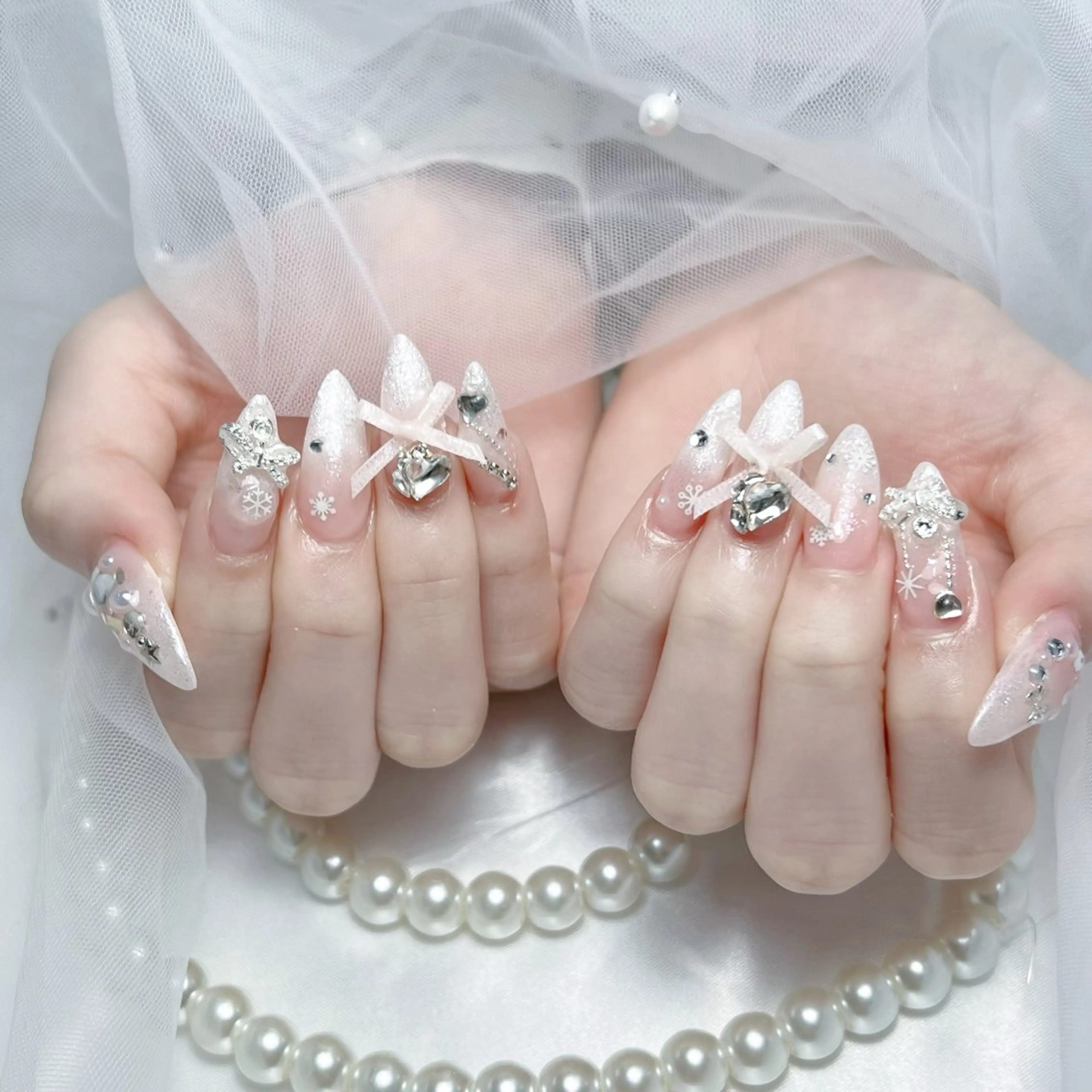 ネイル グリーン キラキラネイル ラメ(グリッター) ニュアンスネイル 赤色 ぱん ちゃんのネイルデザイン