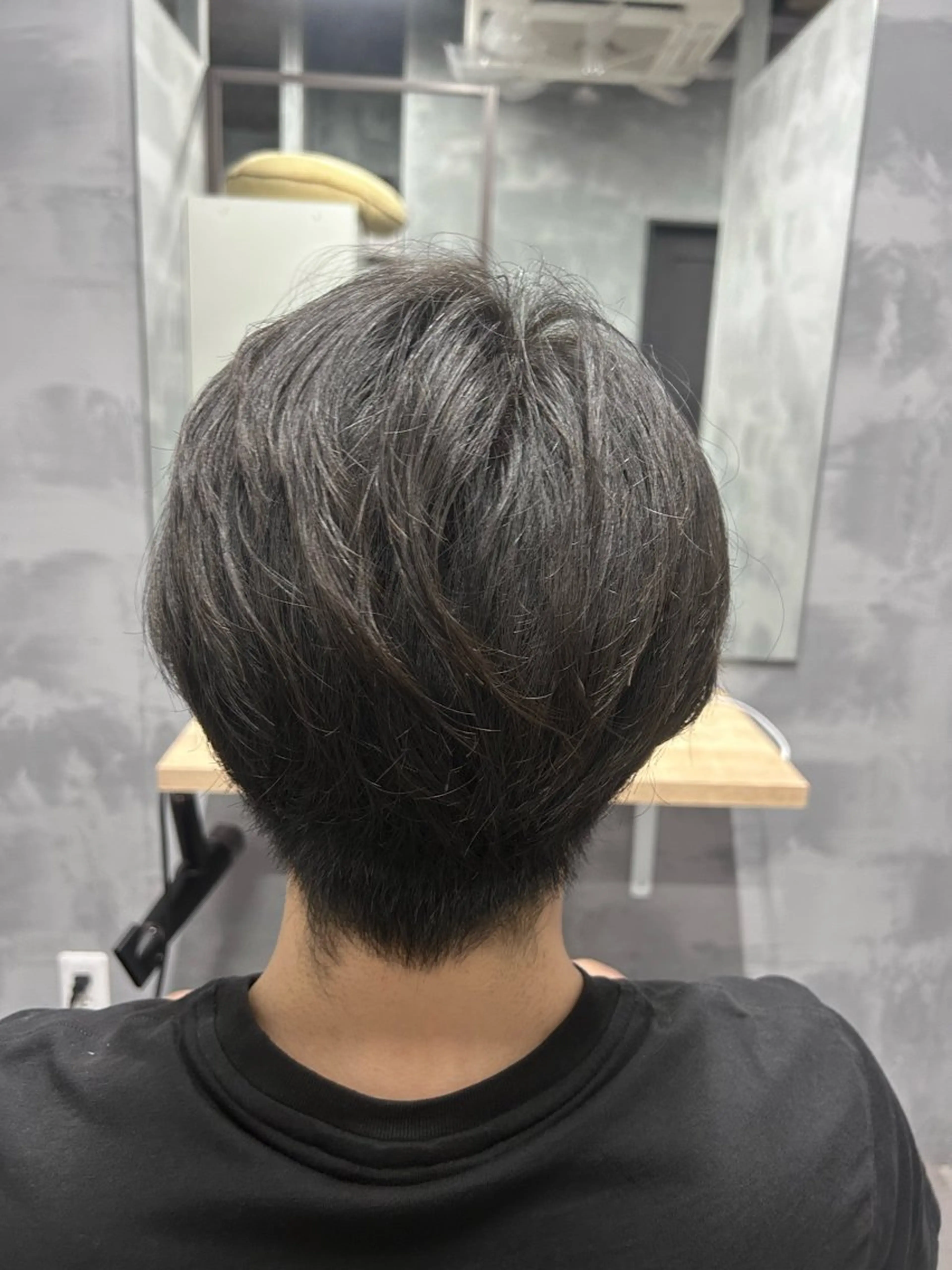 ショート パーマ メンズ メンズバレイヤージュ メンズブリーチ フェザーパーマ メンズハイライト メンズインナーカラー カット 縮毛矯正 トリートメント newi赤羽 ✂️KEN✂️のヘアスタイル