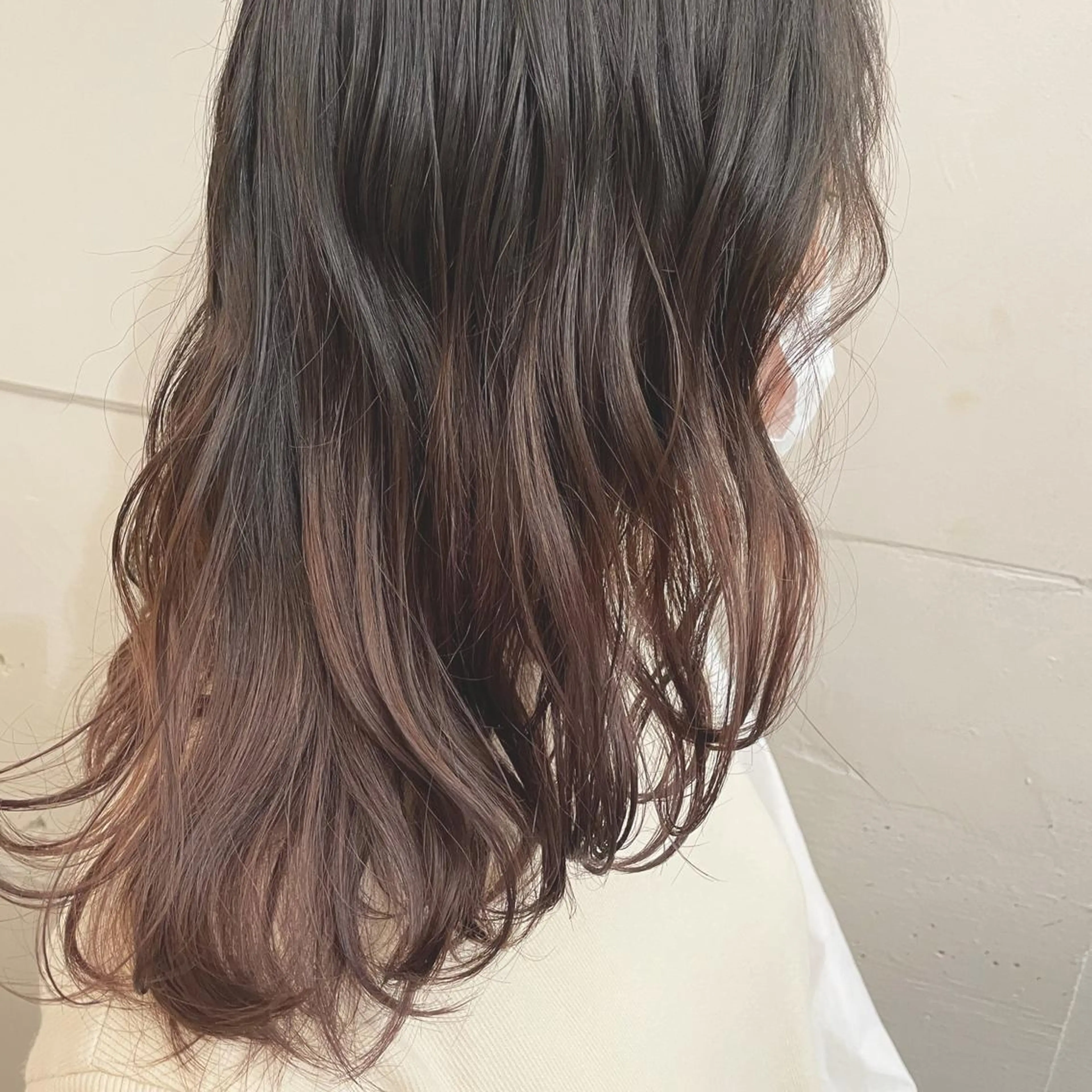 セミロング カラー ヘアアレンジ ベージュカラー ブリーチ グラデーションカラー ラベンダーカラー ラベンダーベージュ ヘアカラー ハイトーンピンク🍑 ブリーチ🍑RINAのヘアスタイル