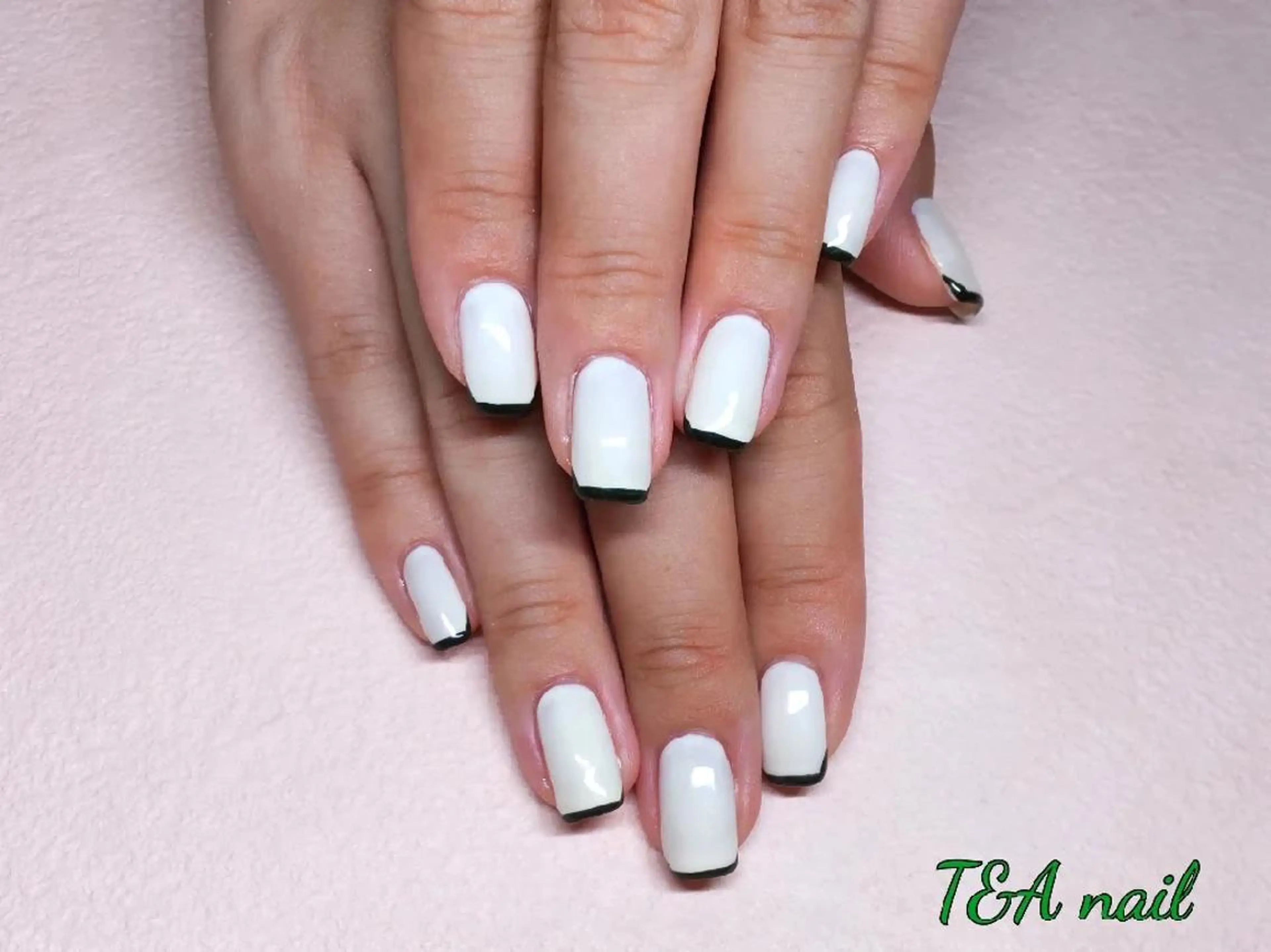 ミディアム ネイル フレンチネイル ジェルネイル スカルプネイル ハンドネイル T&A nailのネイルデザイン