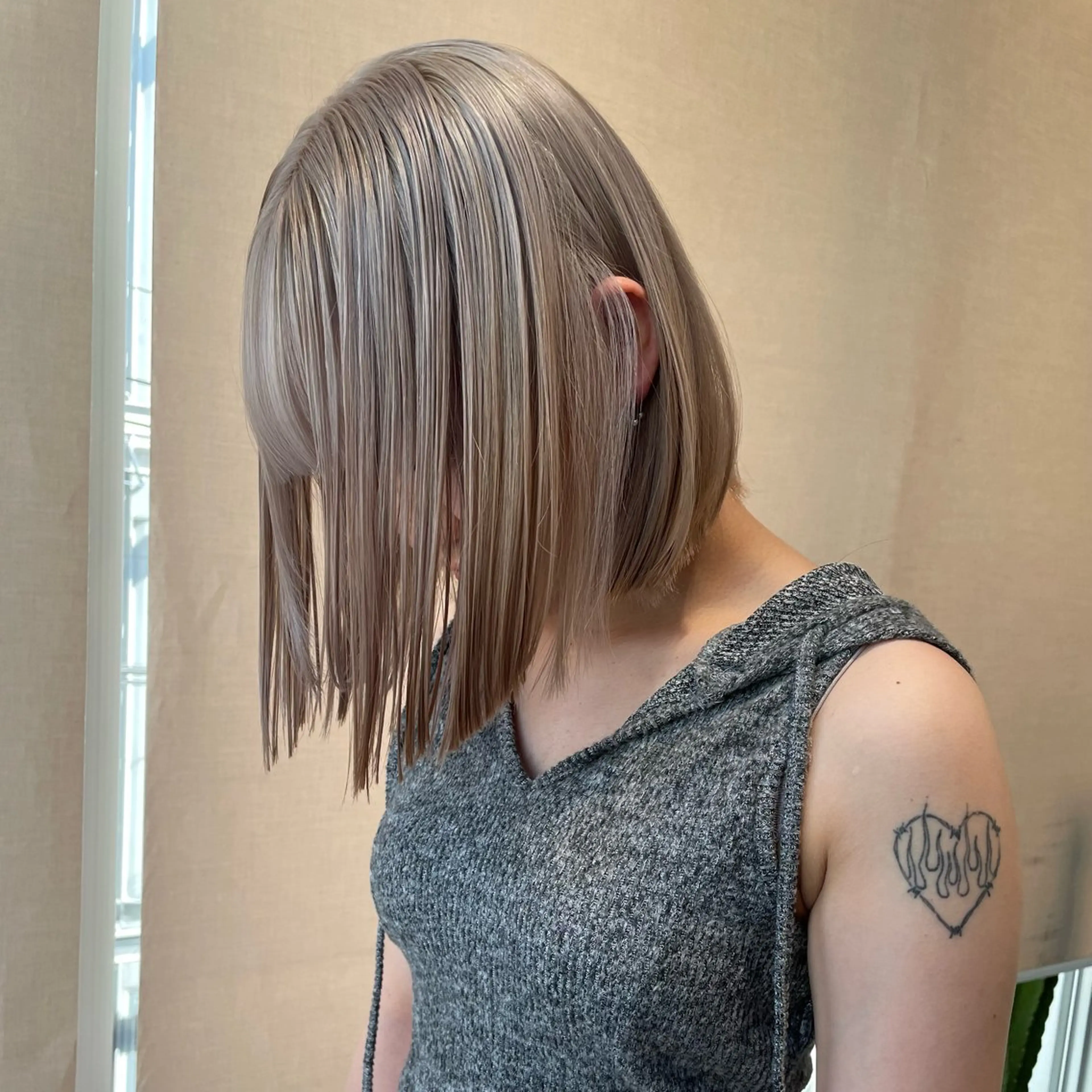 ミディアム カラー ヘアカラー 🩵ྀིハイトーン みほ🎀🫐のヘアスタイル