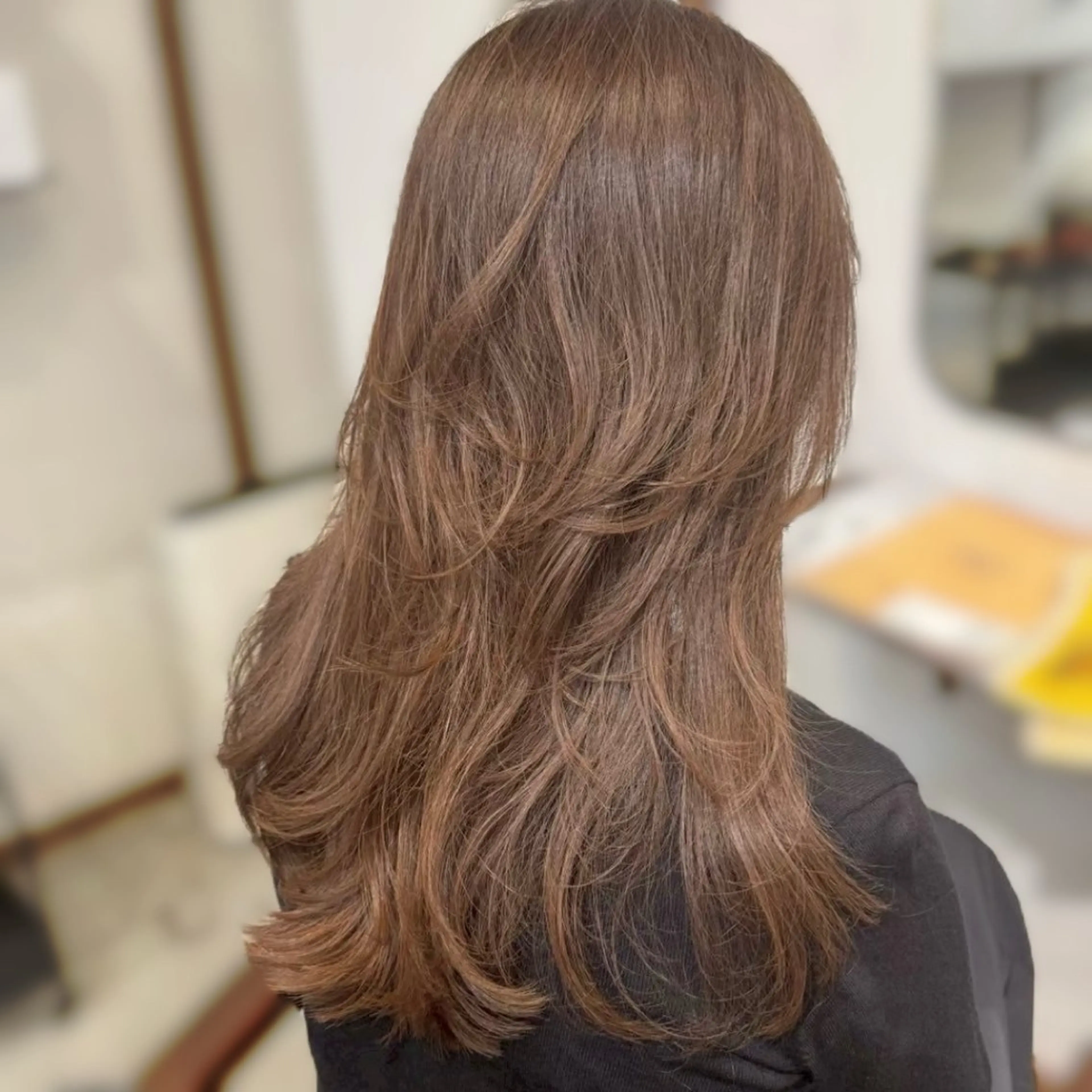 セミロング 坂本 璃里杏のヘアスタイル