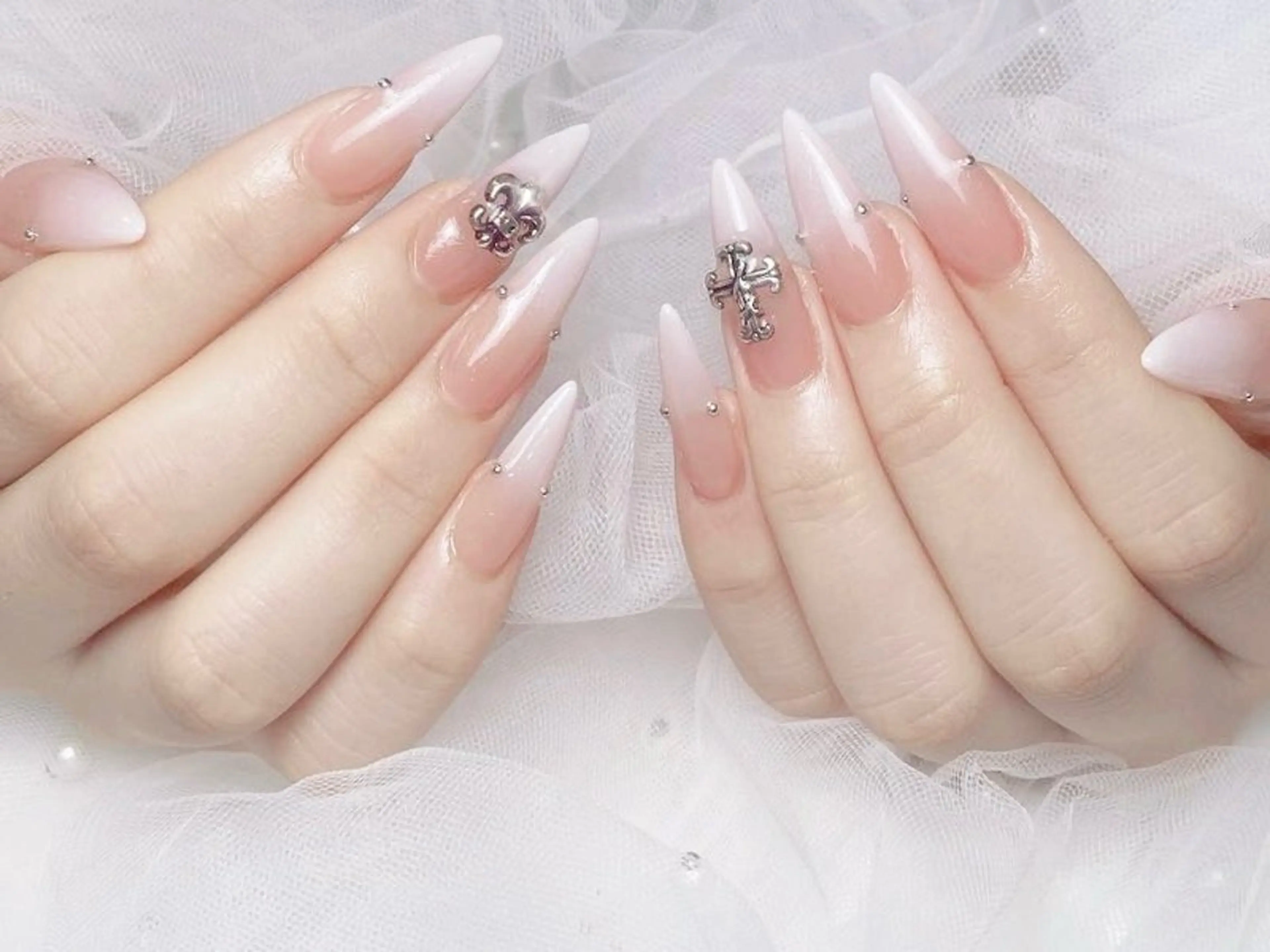 ネイル フレンチネイル ジェルネイル ハート 韓国ネイル マグネットネイル ハンドネイル ネイルサロン lotusのネイルデザイン