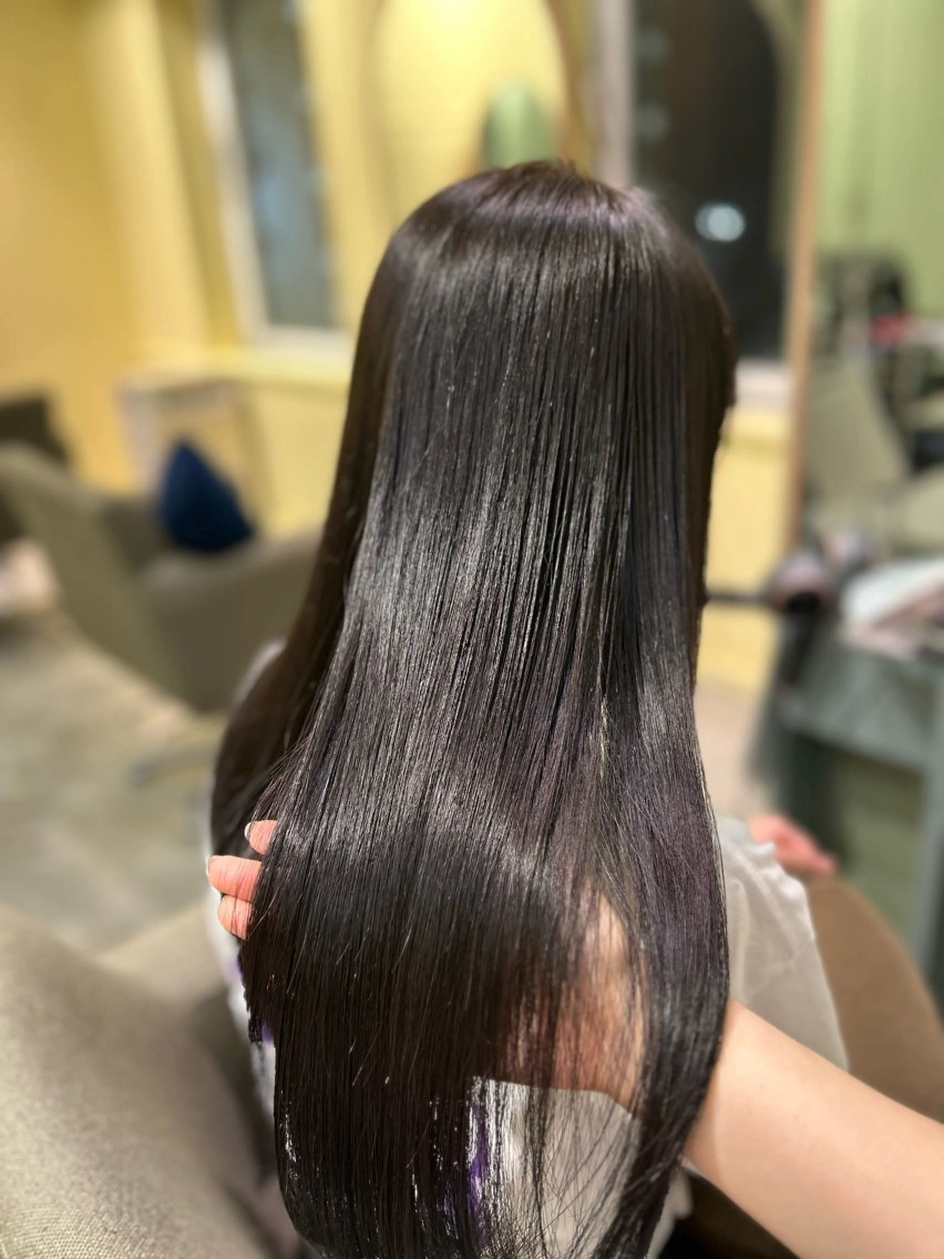 カラー グレージュ 一條 乃亜のヘアスタイル