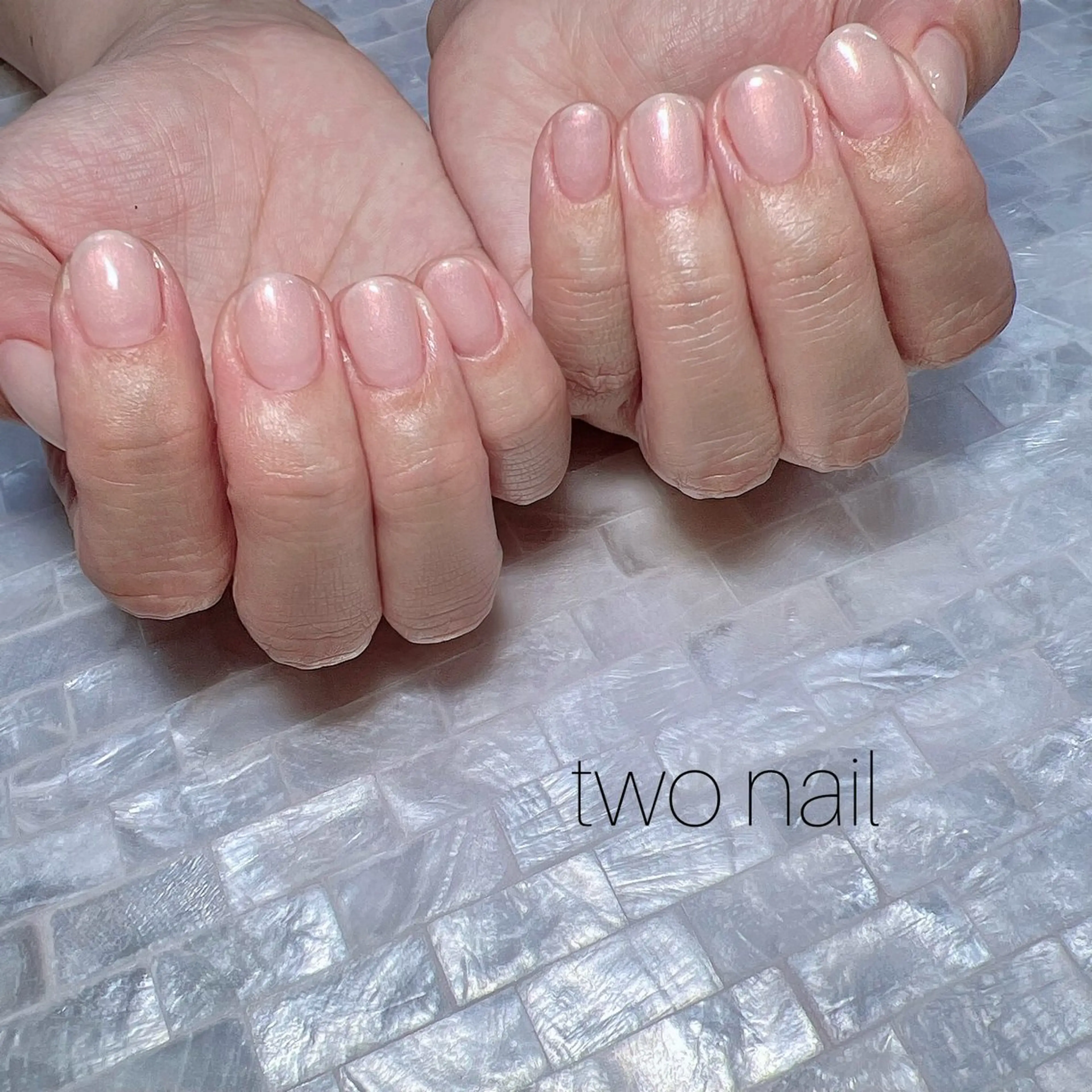 ネイル オーロラネイル キラキラネイル ネイルチップ ホワイト ハンドネイル two nailのネイルデザイン