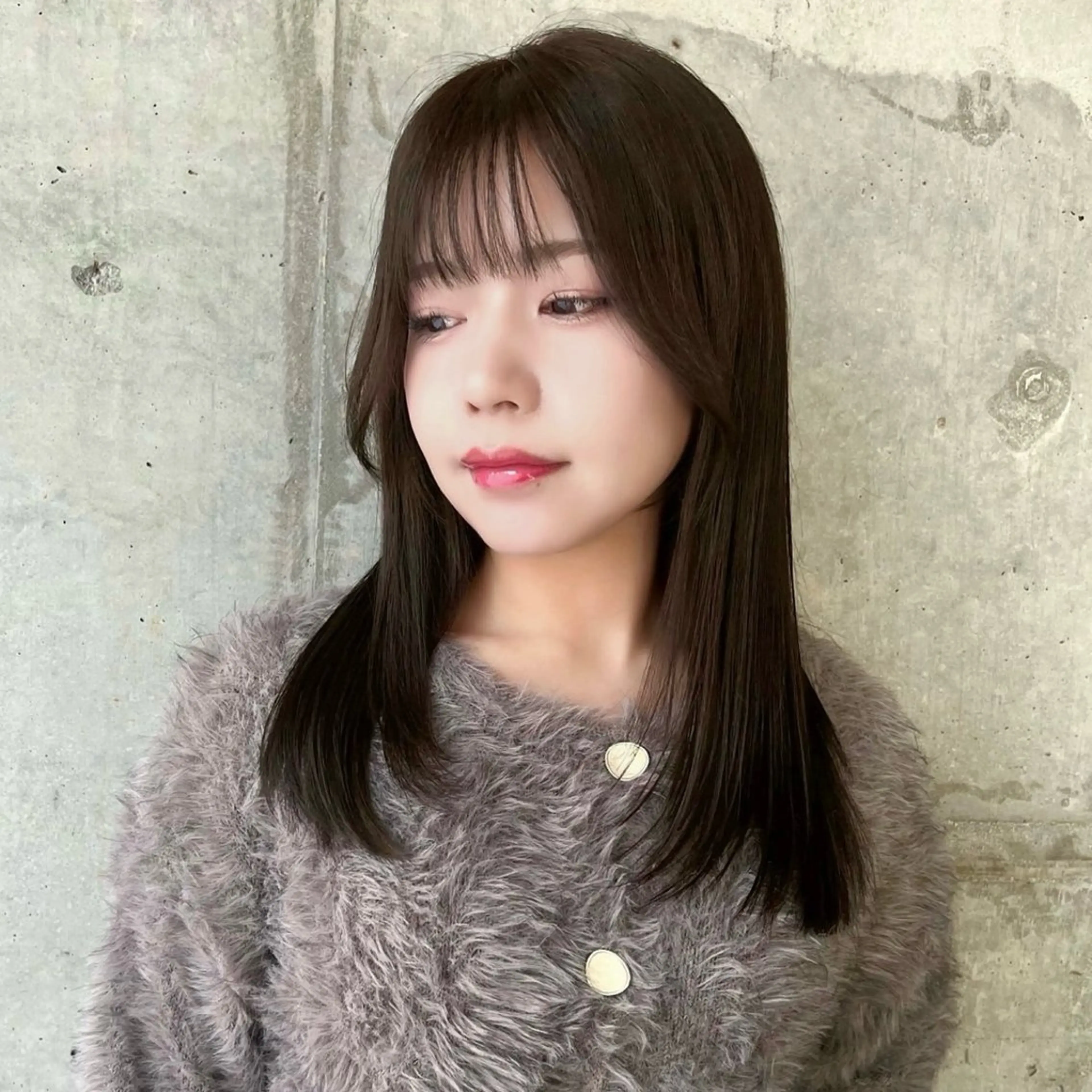 ミディアム ウルフとハイトーン みっちー✂️のヘアスタイル