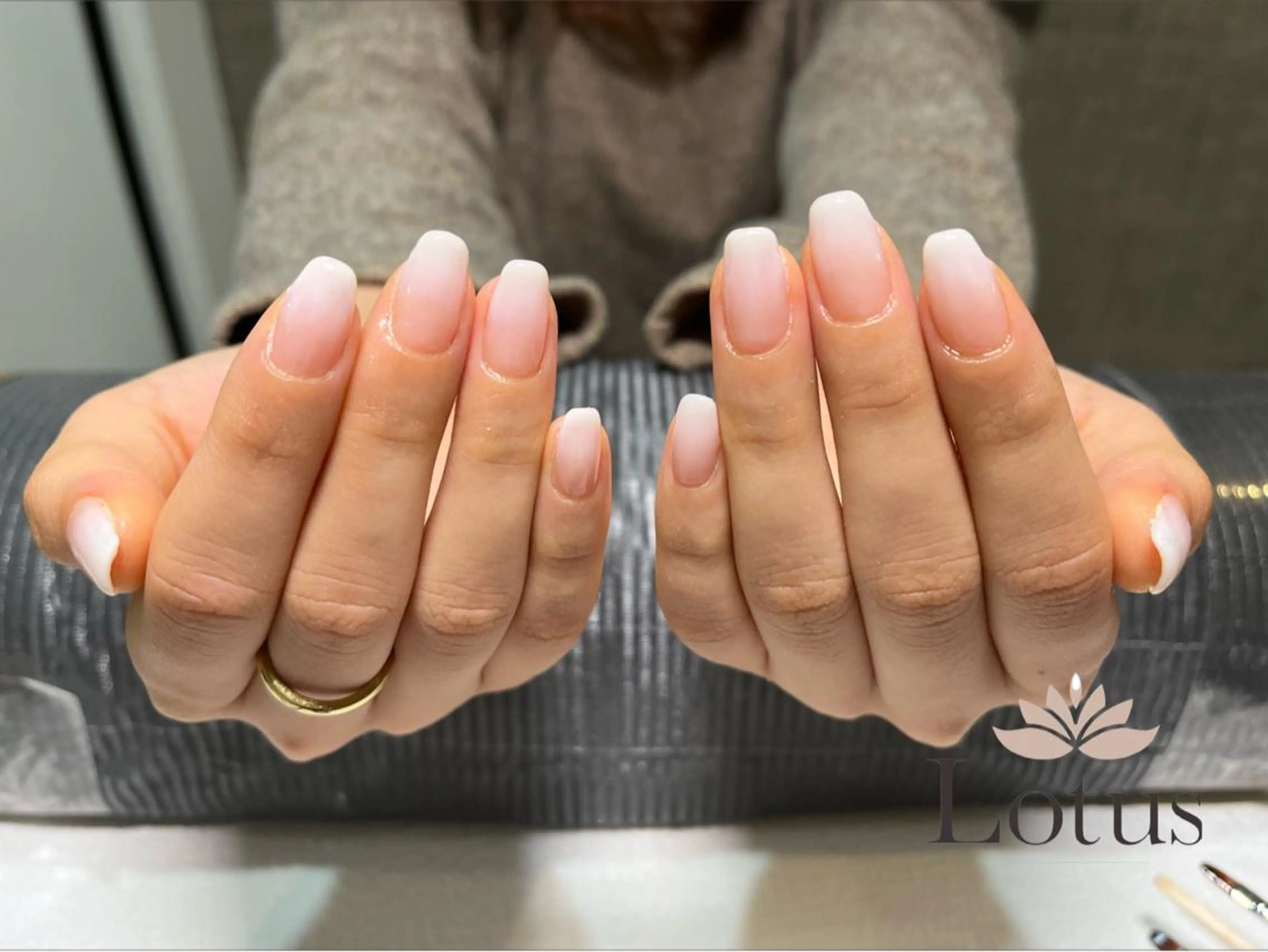 ネイル グラデーション elu しみずのネイルデザイン