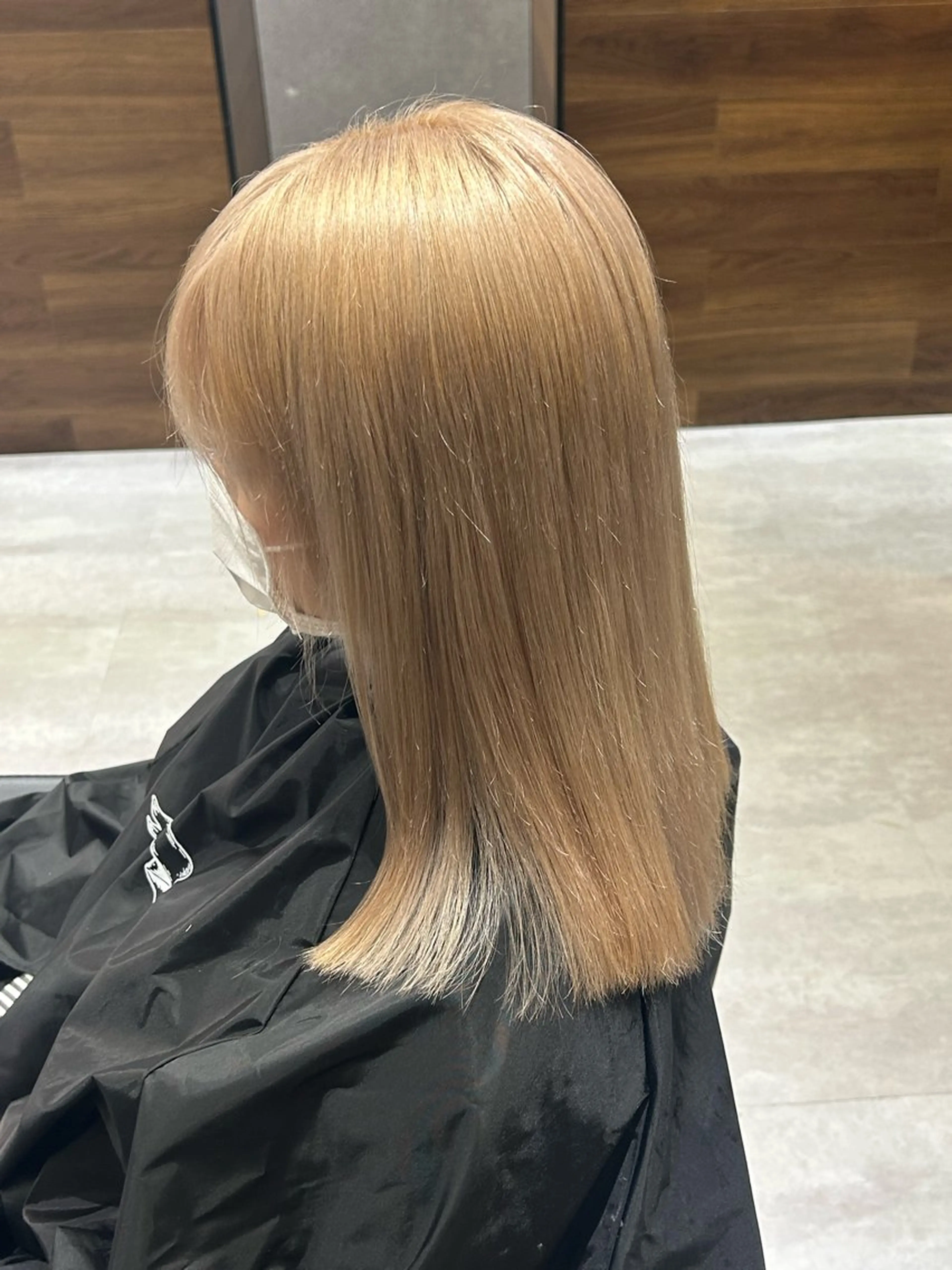 カラー ベージュカラー ブロンド ブロンドベージュ デザインカラー ハイライトカラー ヘアカラー SHUNTA✨ NEXT/ブリーチのヘアスタイル