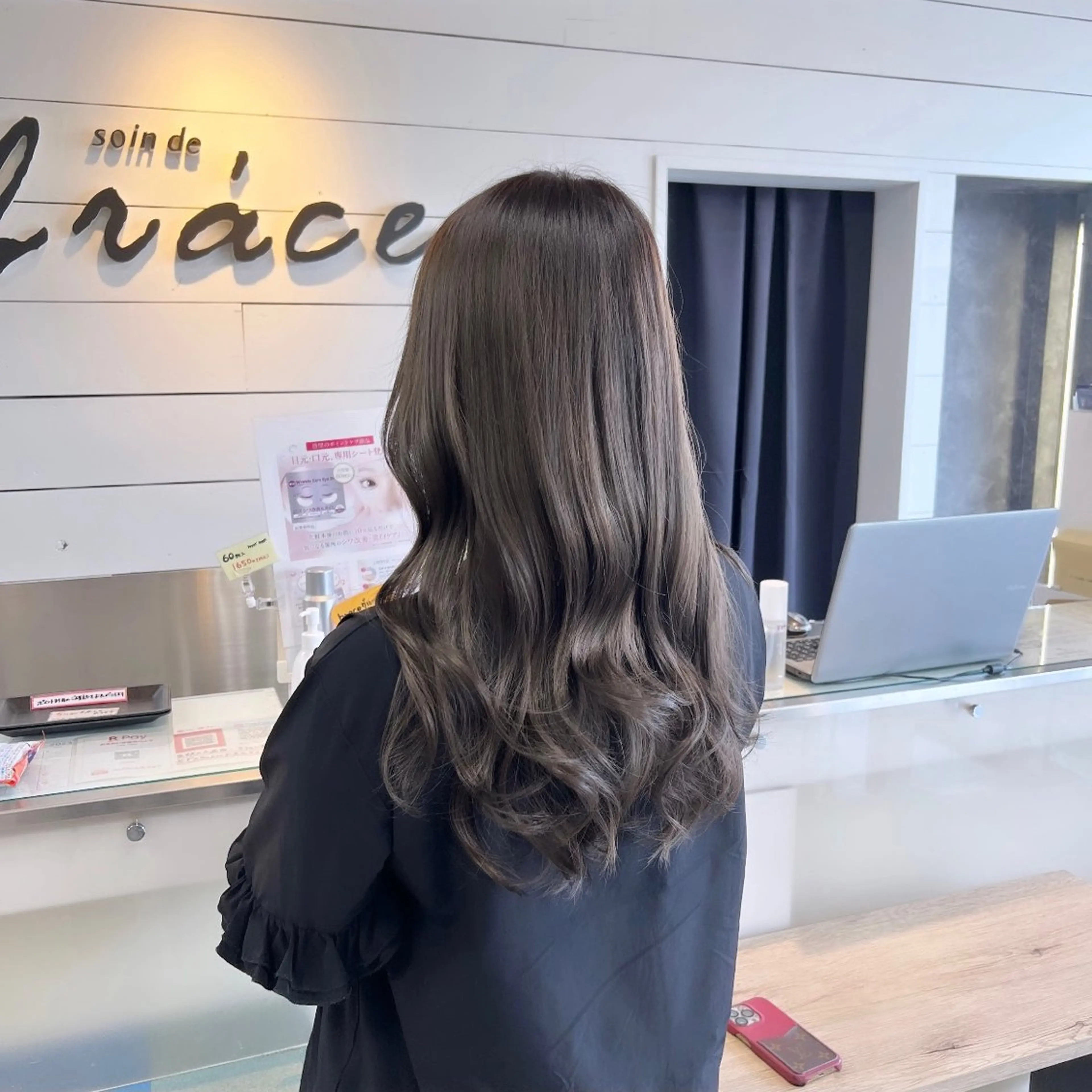 ロング カラー three若林 那津のヘアスタイル