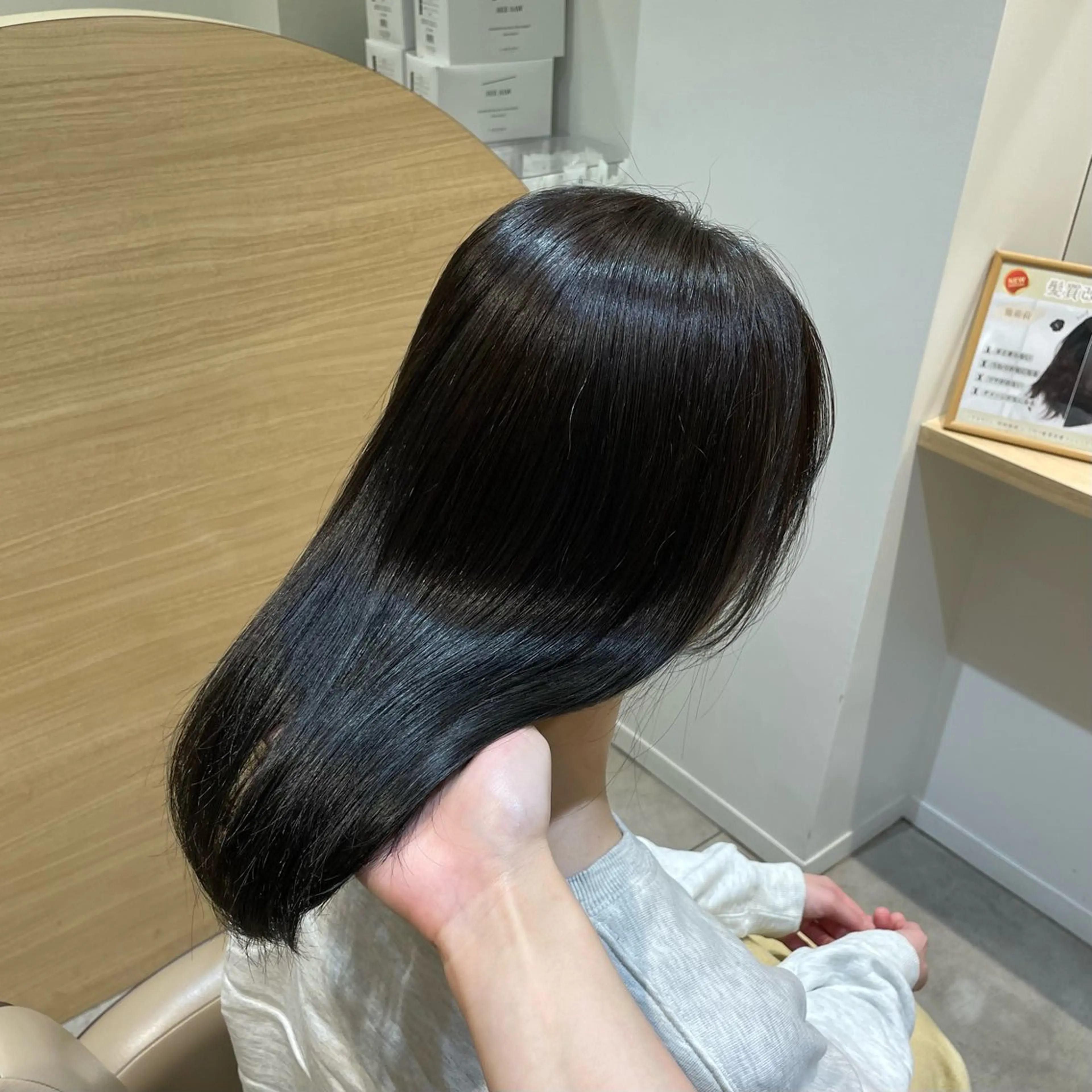 ミディアム カラー MIKU .のヘアスタイル