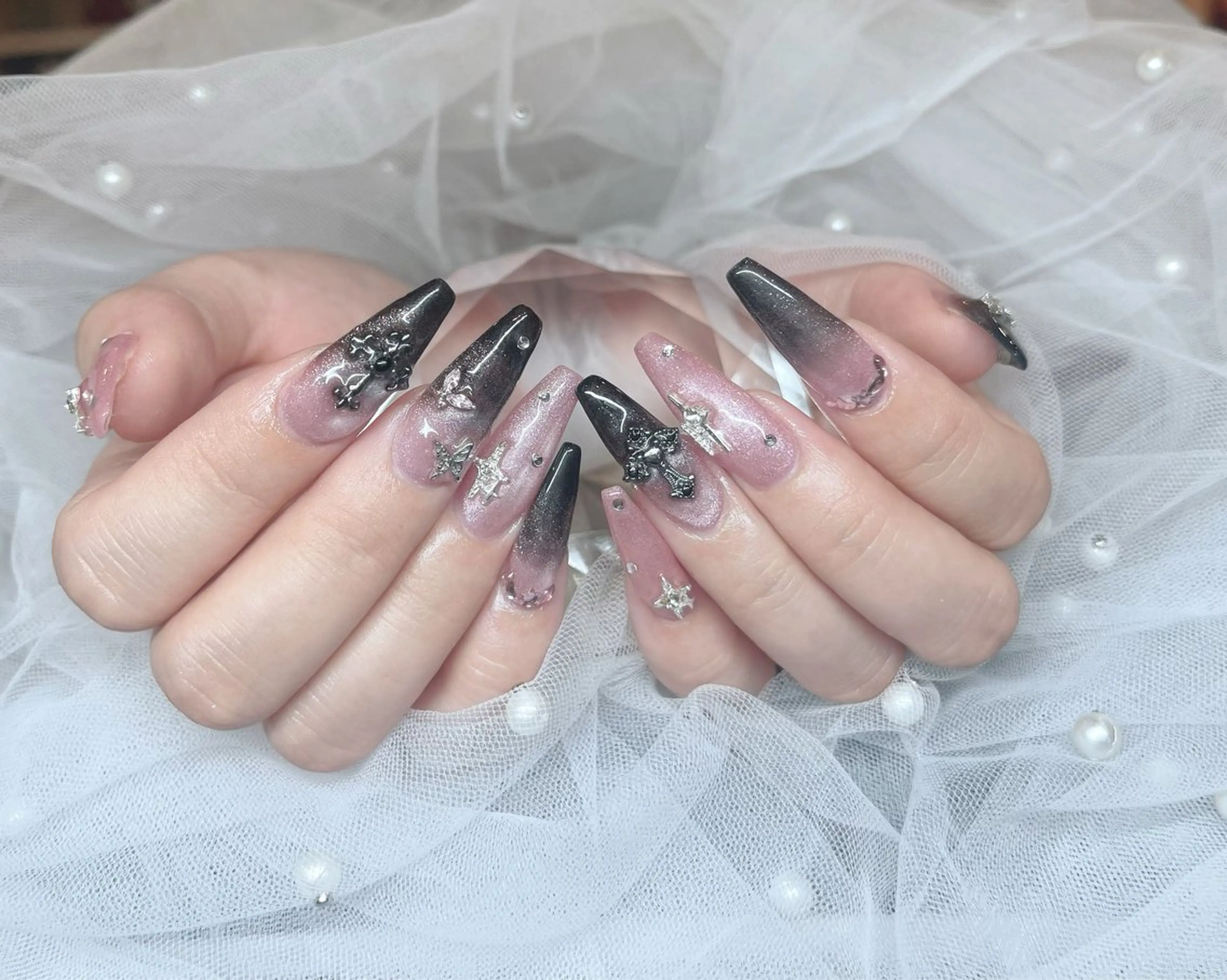 ネイル フレンチネイル グラデーション マグネットネイル ミラーネイル 持ち込み Sora Nail所属・Sora Nailのネイルデザイン