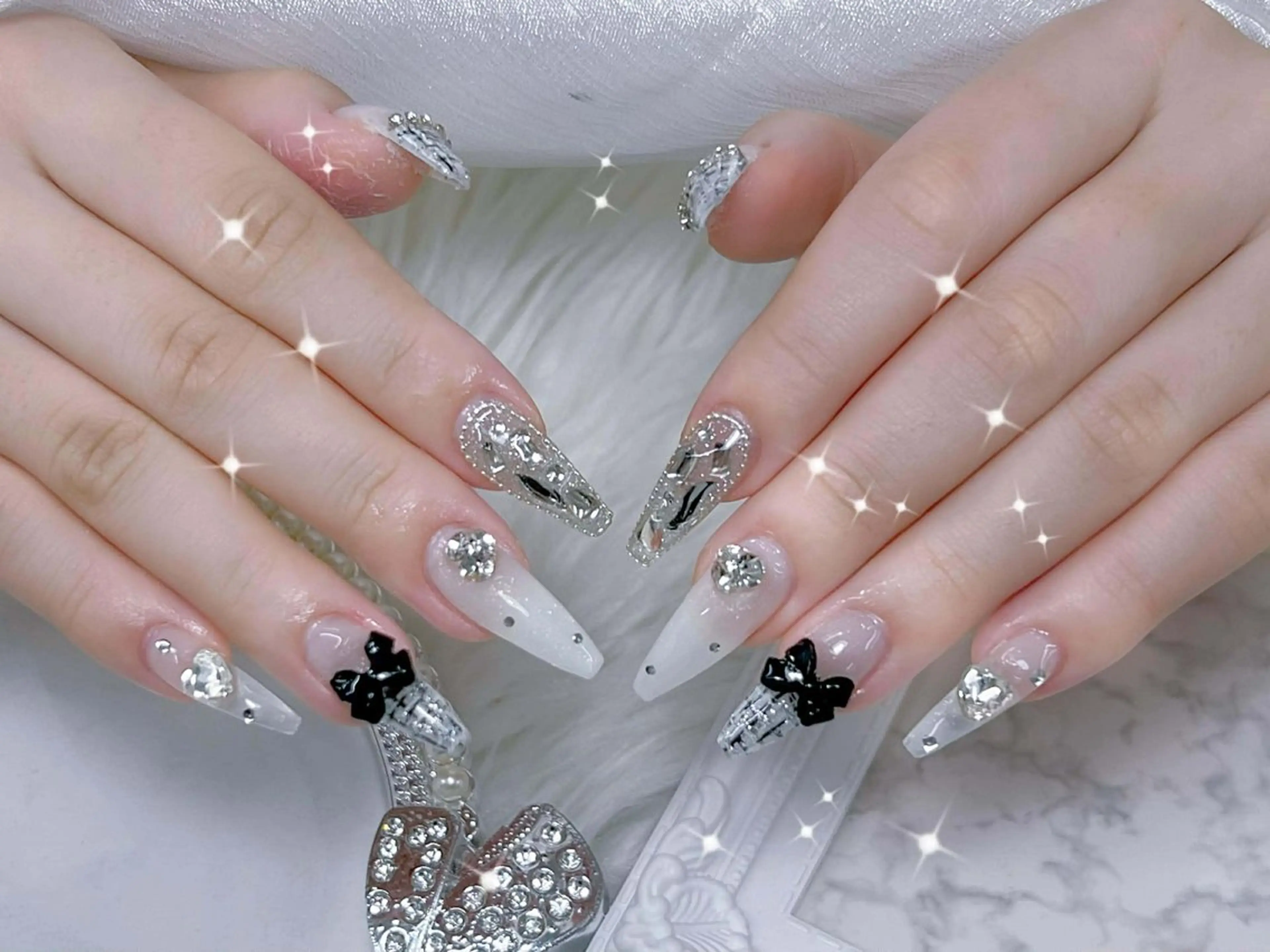 ネイル オーロラネイル ボルドー ブラウン ハート ラメ(グリッター) ハンドネイル ハンドケア Nova Nail Shinsaiのネイルデザイン